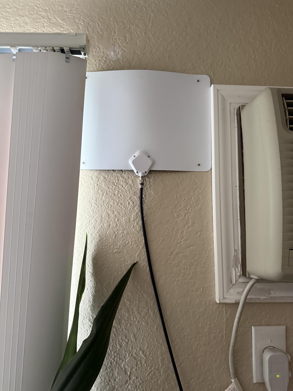 Channel Master FLATenna - Indoor Digital HDTV Antenna, 12' Coaxial Cable, Superior Reception Range & Signal Reliability, Supports 4K Smart TVs, OTA Broadcast & NextGen TV, Easy Install customer photo 2