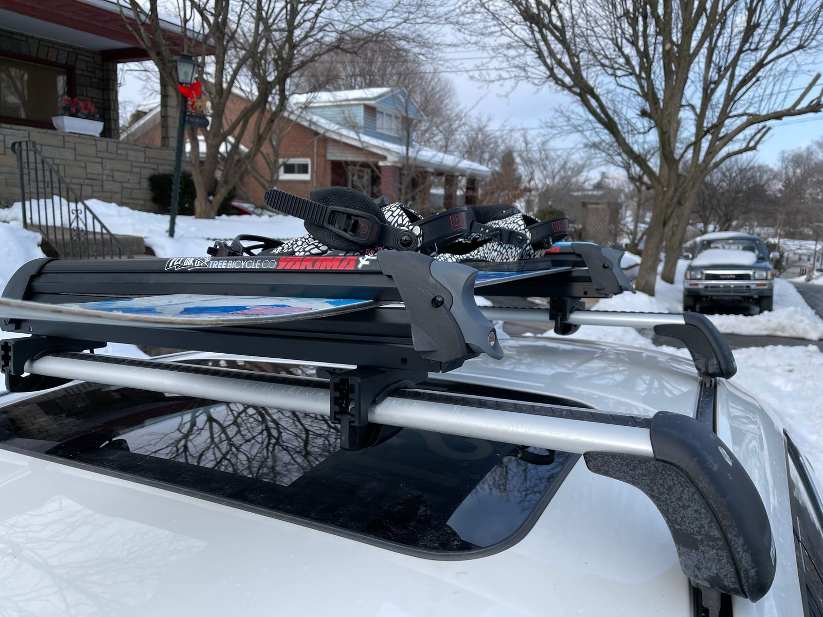 Yakima PowderHound 6 Ski & Snowboard Car Roof Rack for Crossbars | Fits up to 6 Ski Pairs or 4 Boards for Reliable, Secure Rooftop Transport customer photo 2