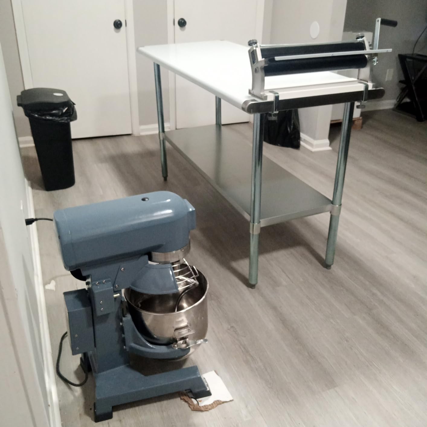 DKN Extra Large NON-STICK Pizza Dough Roller Machine with Hand Crank - Pasta Maker, fondant roller, Dough Sheeter Features Thickness Control and a large feeder - Solid Steel and Aluminum Construction customer photo 1