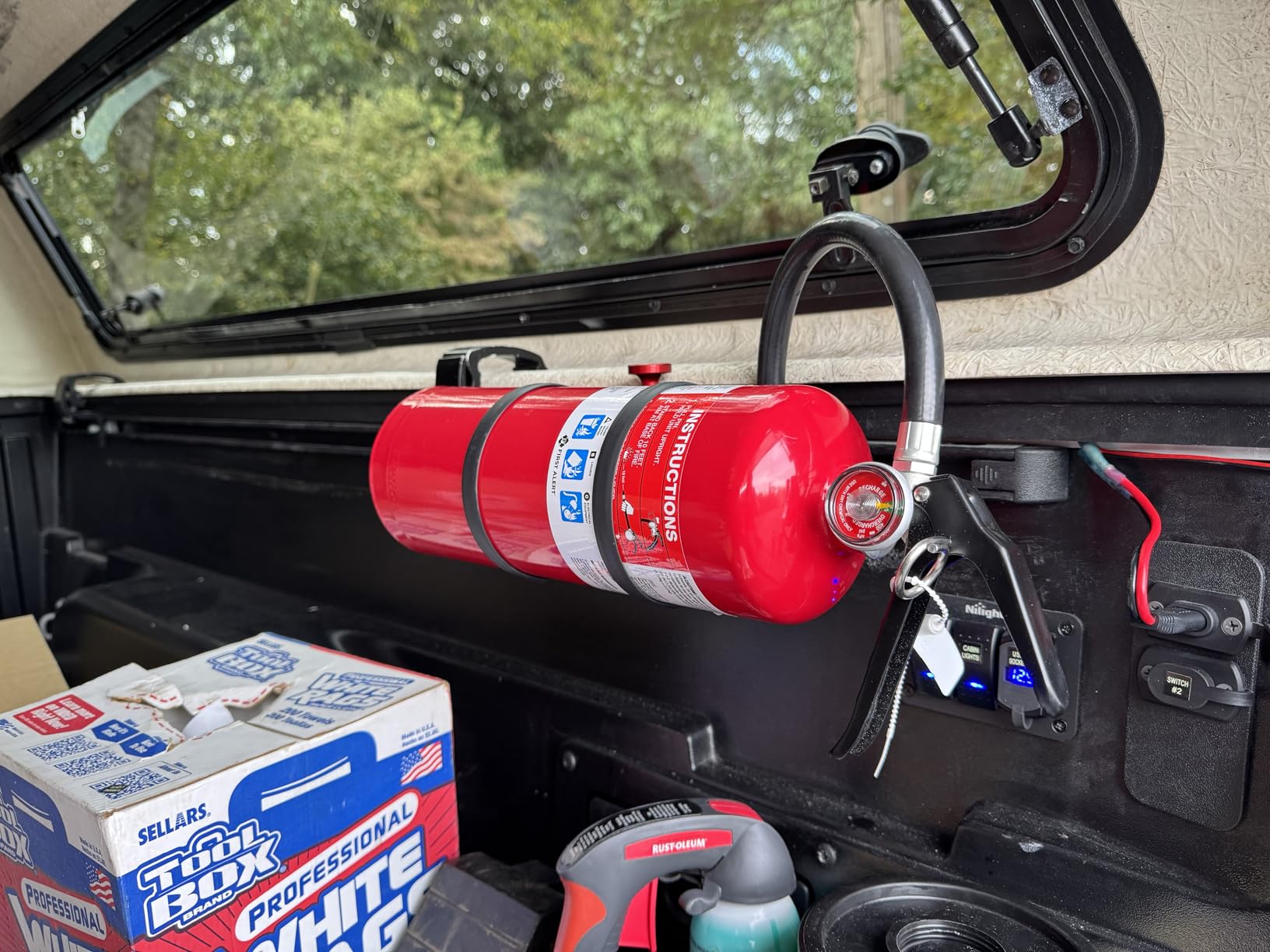 First Alert Fire Extinguisher for Home & Commercial Use, Heavy Duty Rechargeable Compliance Unit, UL RATED 2-A:10-B:C, HOME2PRO, Red, 1-Pack customer photo 1