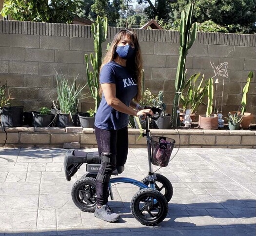 KneeRover Quad All Terrain Knee Scooter for Adults, Metallic Blue | Four Pneumatic Wheels, Heavy Duty Knee Walker For Foot Surgery, Broken Ankle Foot Injuries Recovery, Knee Crutch Alternative customer photo 2