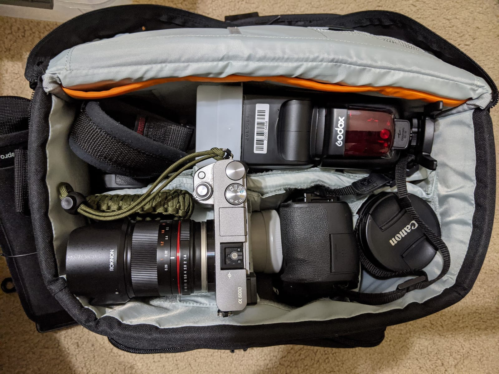 Lowepro Nova 200 AW II Messenger Case, Camera Bag, Customizable, Fits 1-2 Pro DSLR with attached lens, 3-5 Lenses, Flash customer photo 2
