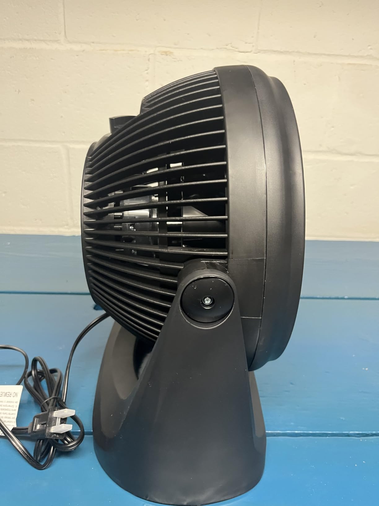 Amazon Basics Air Circulator Fan, Desk Fan for Bedroom, Home and Office, With 90-Degree Tilt Head, 3 Speed Settings, Lightweight (4.2 LBS), 70 Watts, Black, 14.8