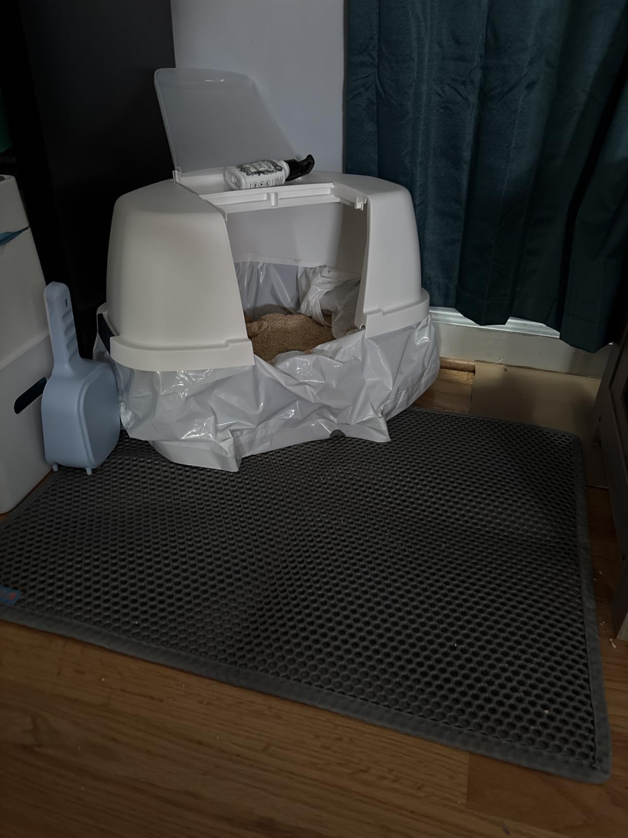 IRIS USA Large Front Door Cat Litter Box, Walk-in Entry, Navy customer photo 1