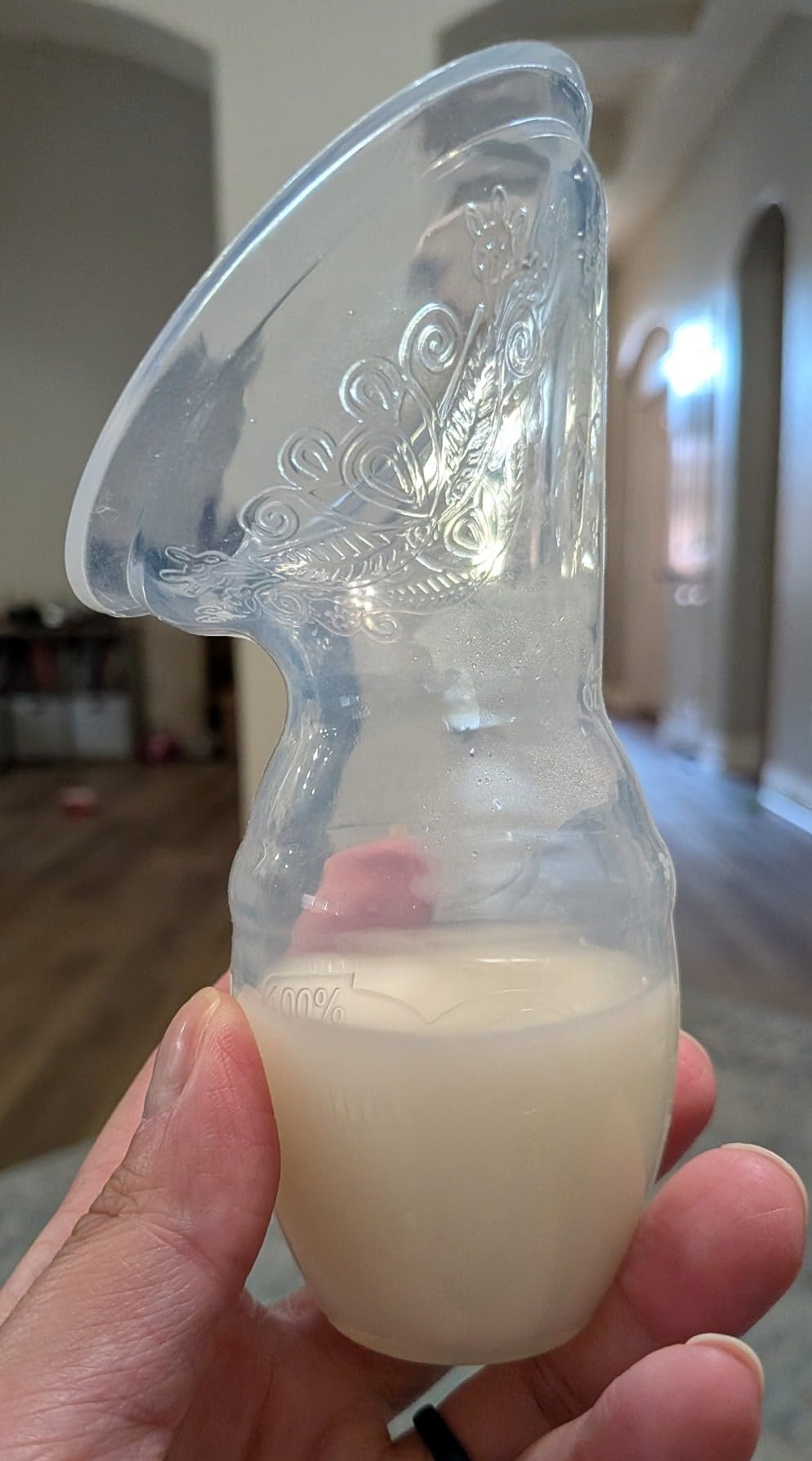 haakaa Manual Breast Pump for Breastfeeding 4oz/100ml | Natural Suction, One-Piece Easy-Clean Design, Quiet & Cord-Free, Premium Silicone, Portable, BPA/PVC/Phthalate-Free customer photo 2