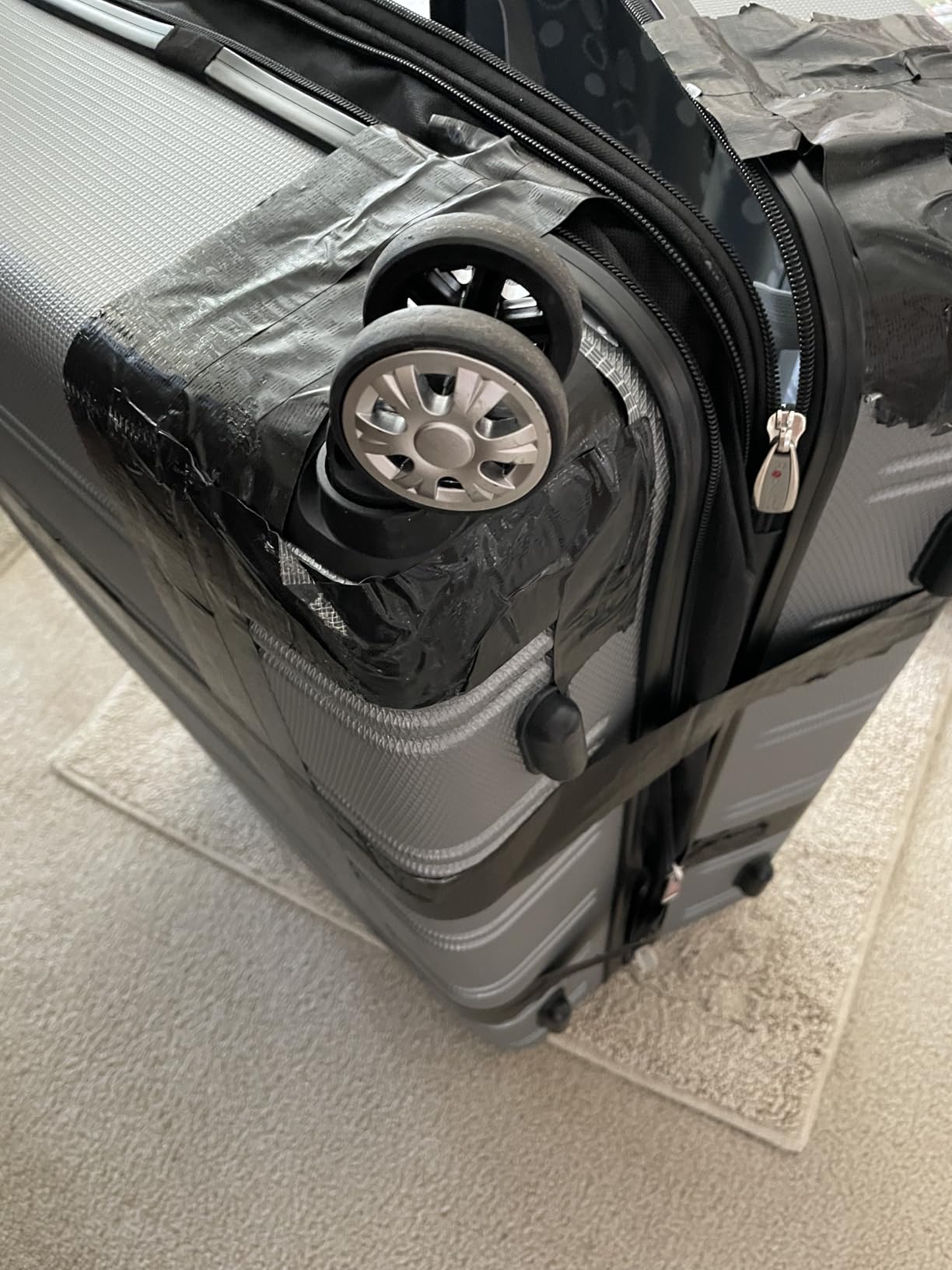 Rockland Melbourne Hardside Expandable Spinner Wheel Luggage, Mint, Checked Large 28