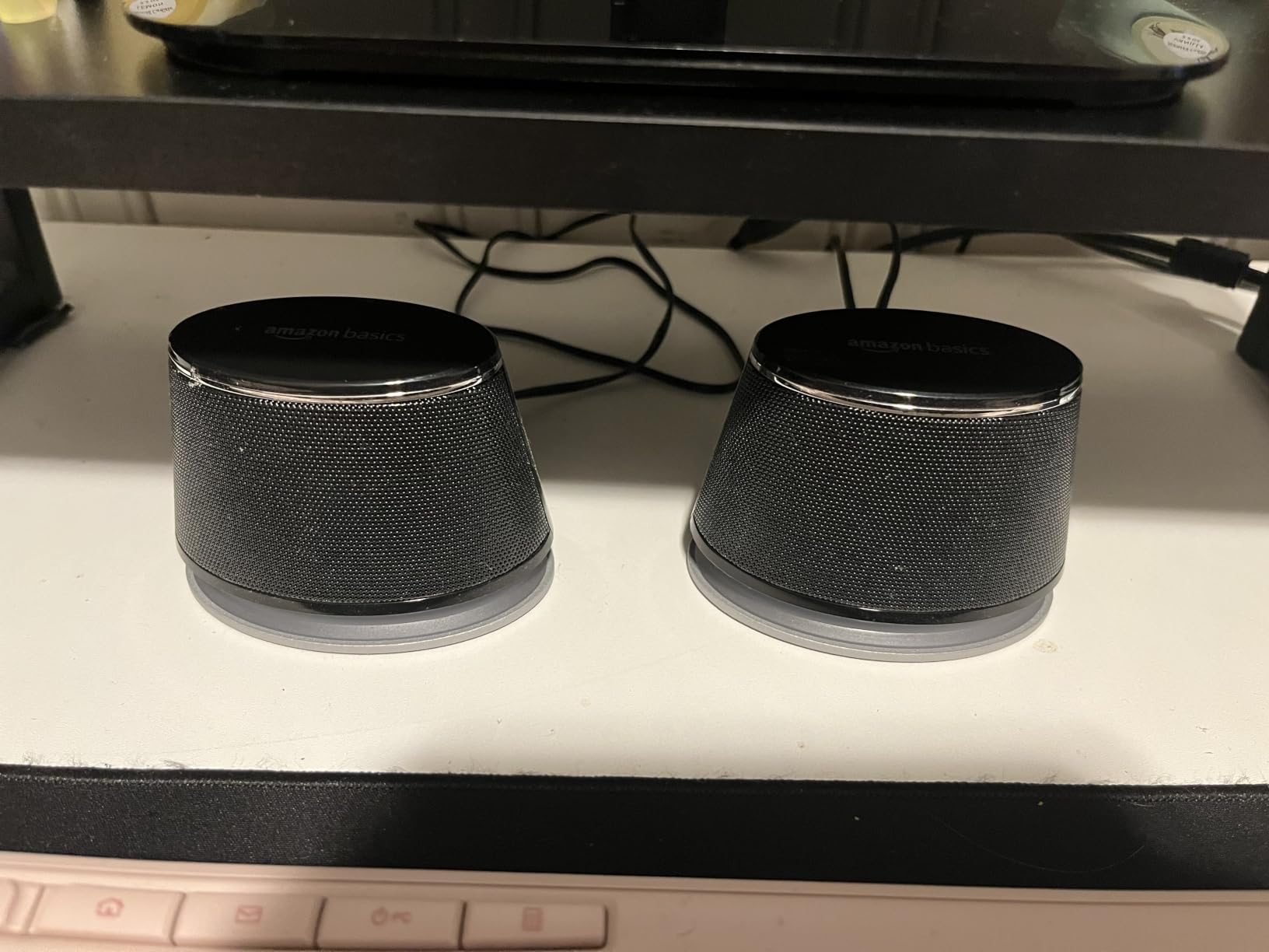 Amazon Basics Stereo 2.0 Speakers for PC or Laptop with Volume Control, 3.5mm Aux Input, USB-Powered, 1 Pair, Black customer photo 2