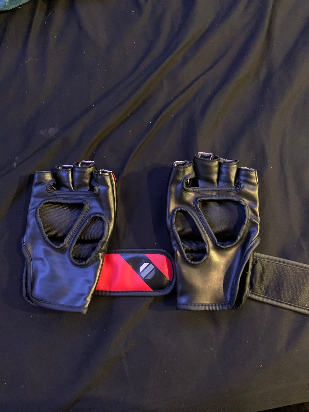 UFC MMA Gloves | Training Gloves for Sparring, Grappling, Mitts & Punching Bag | Beginner to Intermediate | Secure Fit for Men & Women customer photo 1