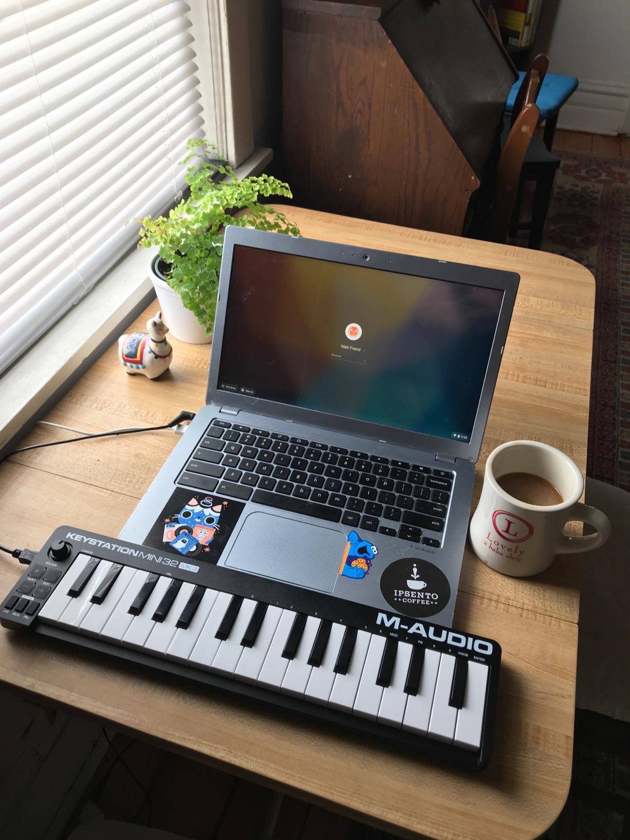 M-AUDIO Keystation Mini 32 MK3 USB MIDI Controller | Portable Mini Keyboard, 32 Velocity-Sensitive Keys, and Bundled DAW Recording Software customer photo 1