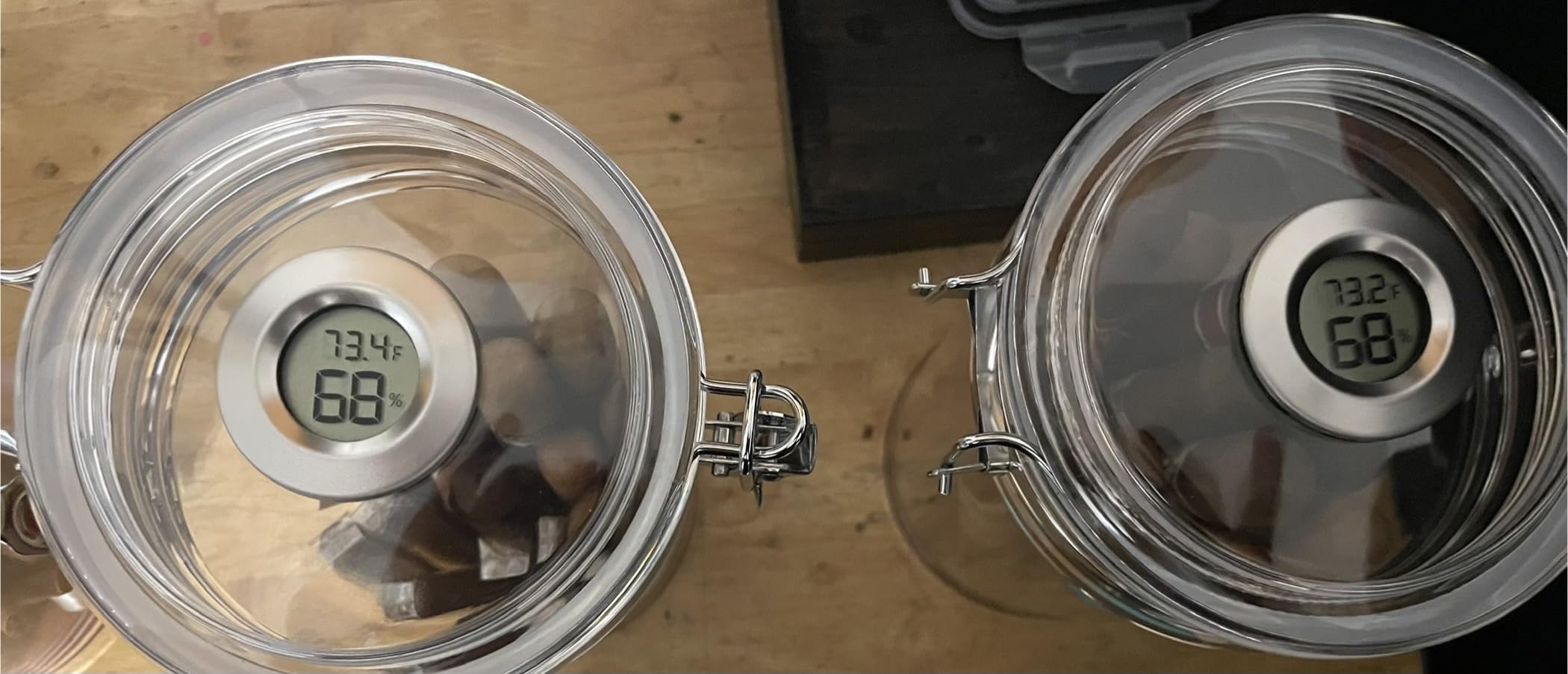 XIFEI Acrylic Humidor Jar with Humidifier and Hygrometer, Holds About 18 Cigars (Clear) customer photo 1