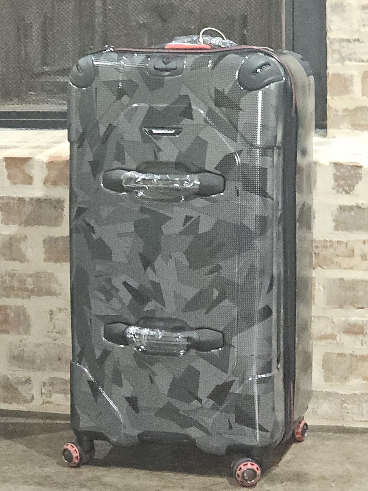 Maxporter II Polycarbonate Hardside Trunk with Spinner Wheels, Black, 31-Inch Large Trunk customer photo 1