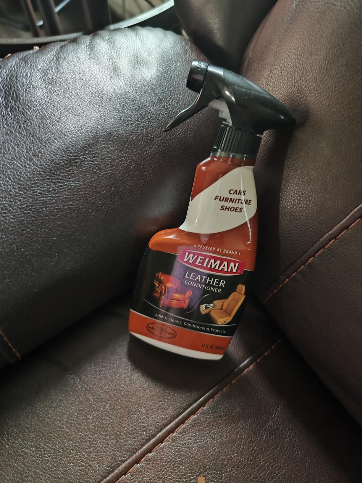 Weiman Leather Cleaner, Conditioner & Protector Kit, Spray, Wipe & Cloth | UV Protection from Cracking & Fading, All Finished Leather Surfaces, Auto, Sofas, Shoe, Bag & Jacket customer photo 1