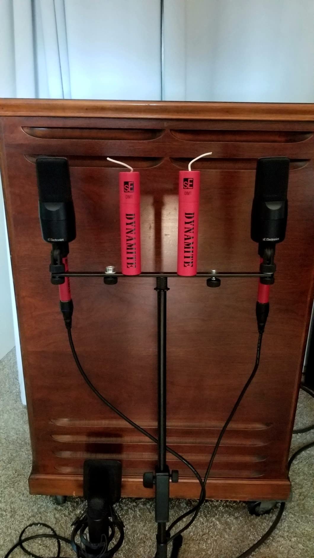 SE ELECTRONICS DM1 Dynamite Ultra-Slim Inline Microphone Preamp for Ribbon & Dynamic Microphones - Mic Preamp with +28dB Gain for Clean, Natural Sound - Ideal for Podcasting & Live Sound (Red) customer photo 1