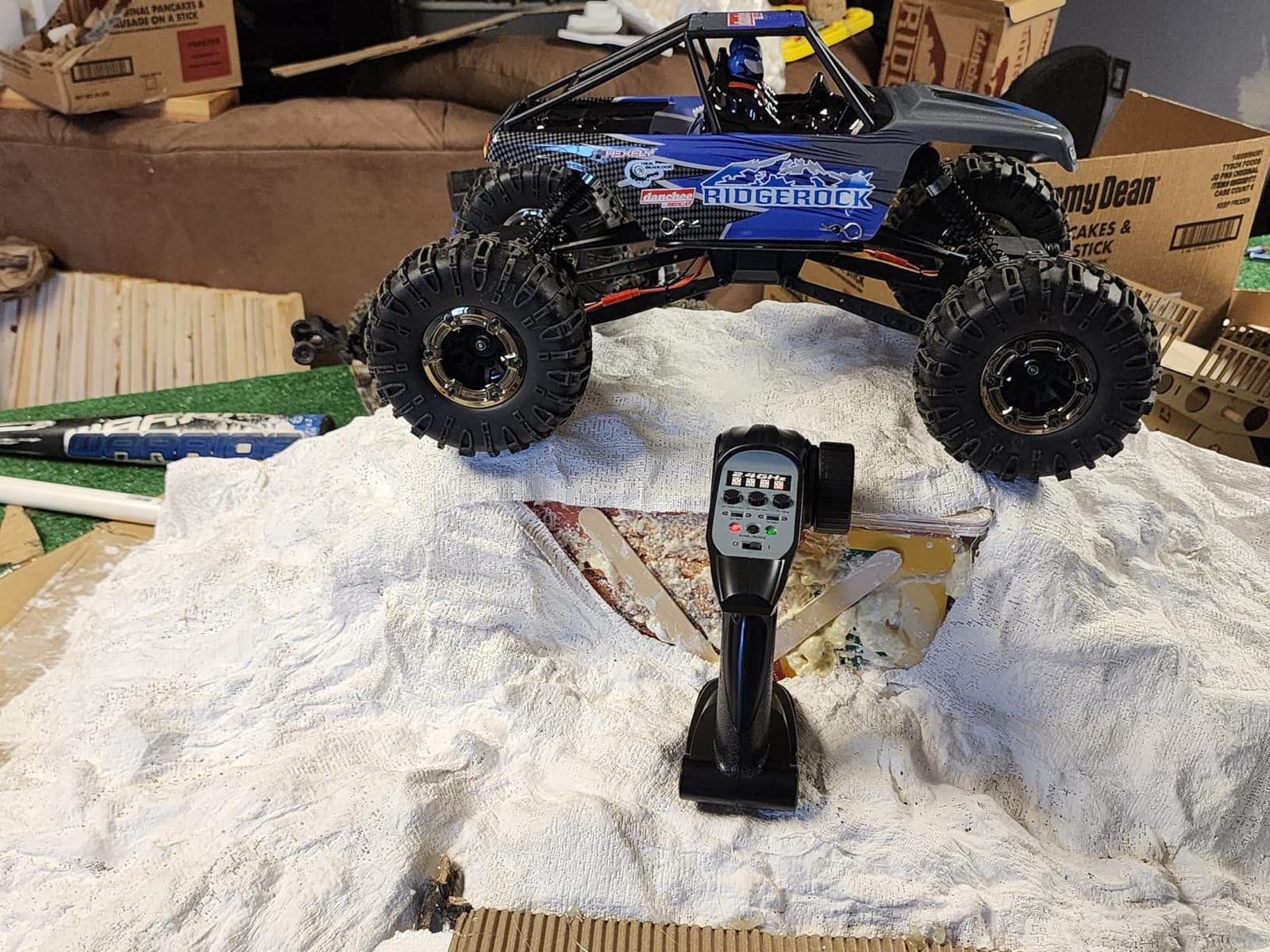 Redcat Racing Danchee Ridgerock 1/10 Scale 4WD Electric RC Rock Crawler - RC Truck RTR with 2.4GHz Radio, Dual Motors, 4-Wheel Steering, USB Charger with RC Crawler Li-ion Battery customer photo 1