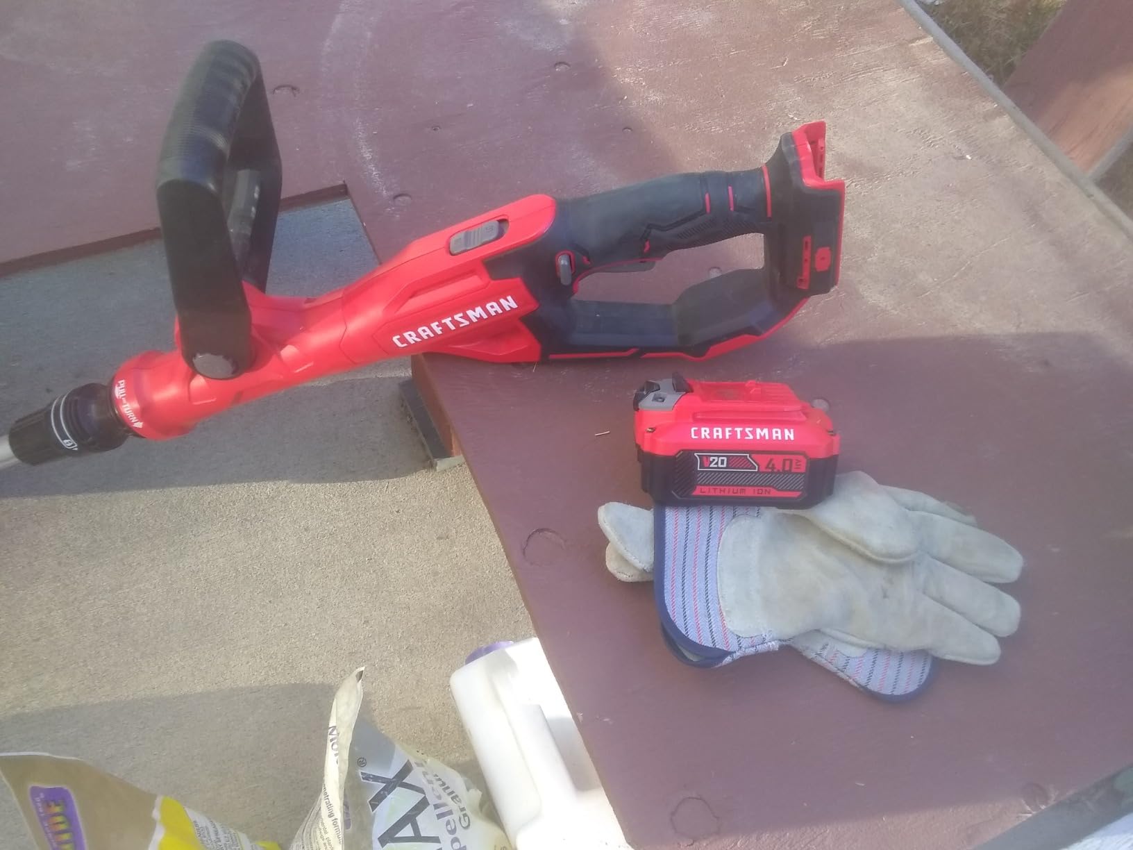 CRAFTSMAN V20 Weed Wacker Cordless String Trimmer and Edger, Weed Eater Includes 2.0 Ah Battery and Charger, Lightweight, Extended Runtime, 2 Speed (CMCST900D1) customer photo 2