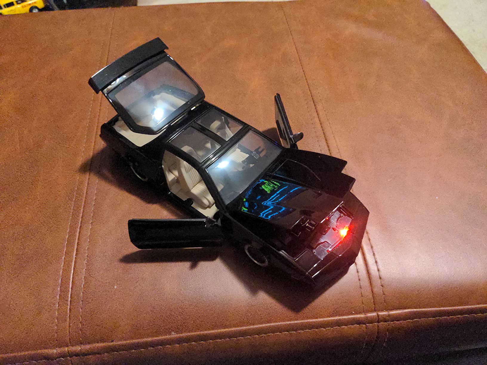 Jada Knight Rider K.I.T.T. 1982 Pontiac Firebird DIE-CAST Car with Light Up Feature, 1:24 Scale Vehicle, Black customer photo 2