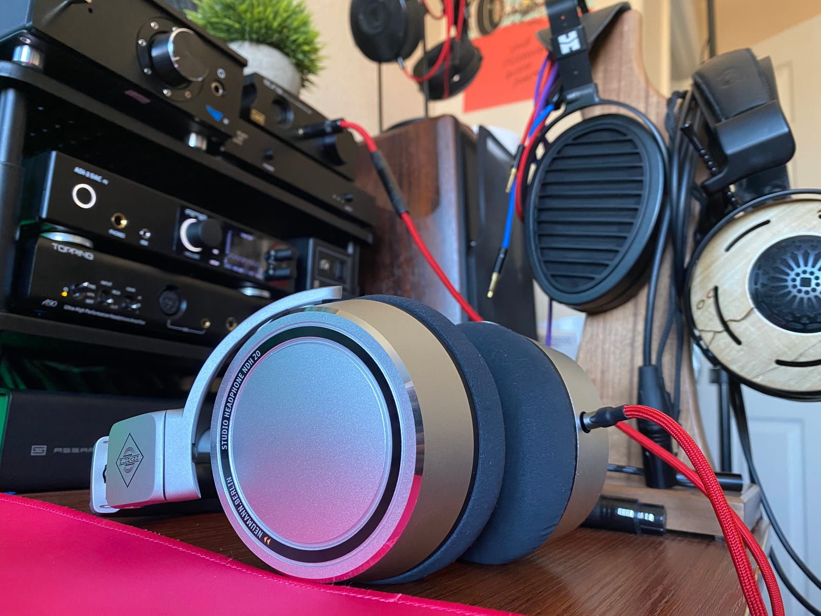 Neumann NDH20 Closed-Back Studio Headphone customer photo 1
