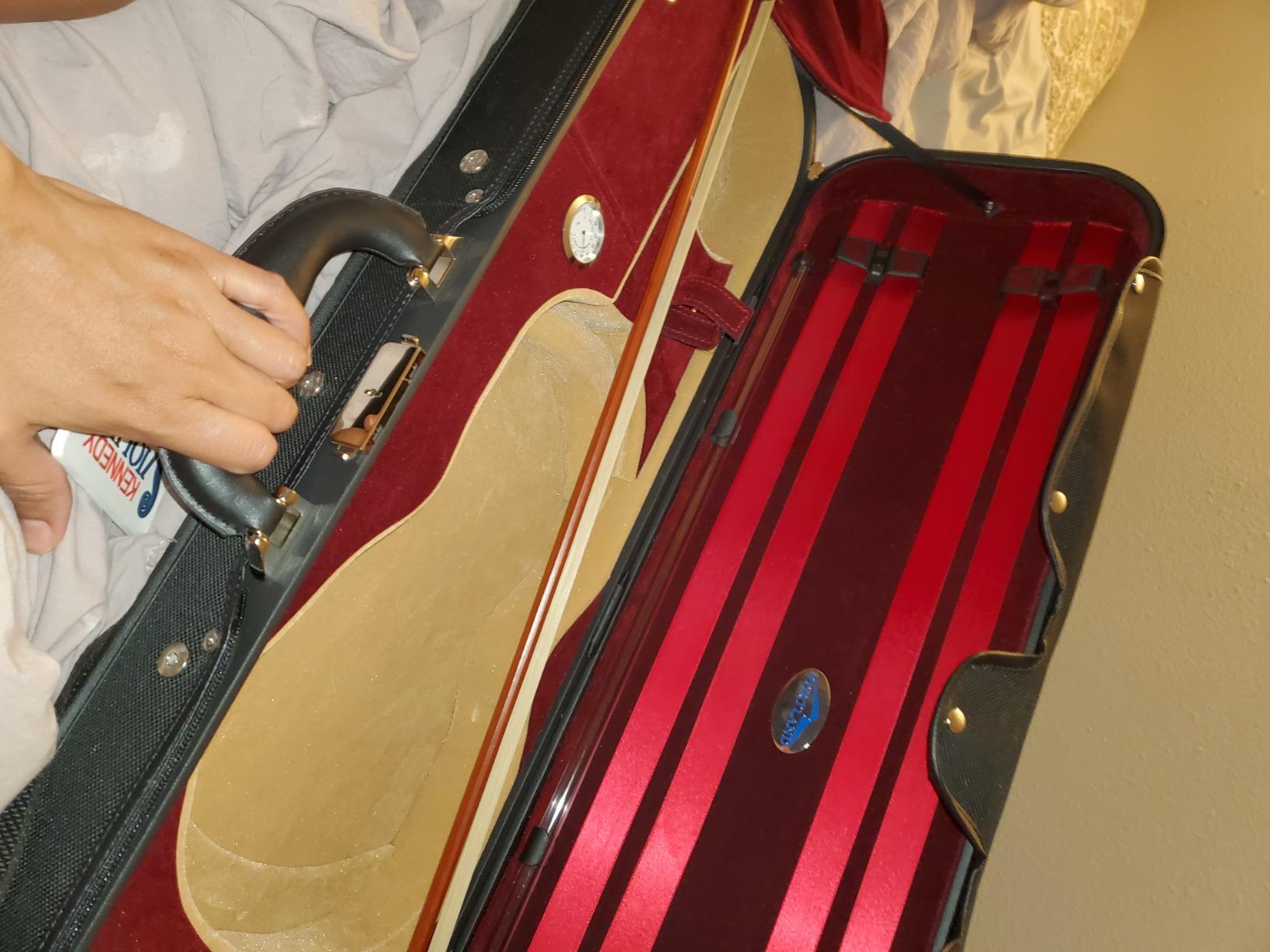 Louis Carpini G2 Violin Outfit 4/4 Full Size - Carrying Case and Accessories Included - Solid Maple Wood and Ebony Fittings By Kennedy Violins customer photo 2