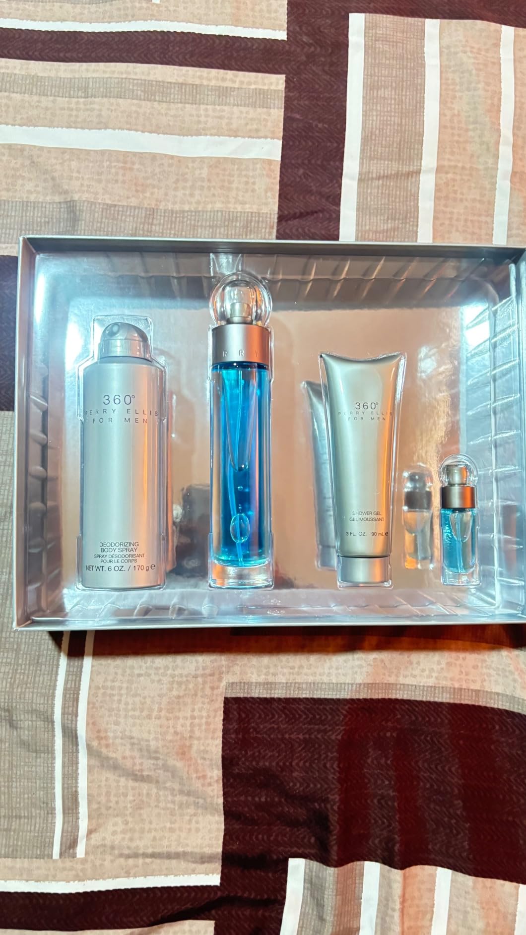 Perry Ellis 360 By Perry Ellis for Men - 4 Pc Gift Set 3.4oz Edt Spray, 6.8oz Deodorizing Body Spray, 3.0oz Shower Gel, 0.25oz Edt Spray, 4count customer photo 2