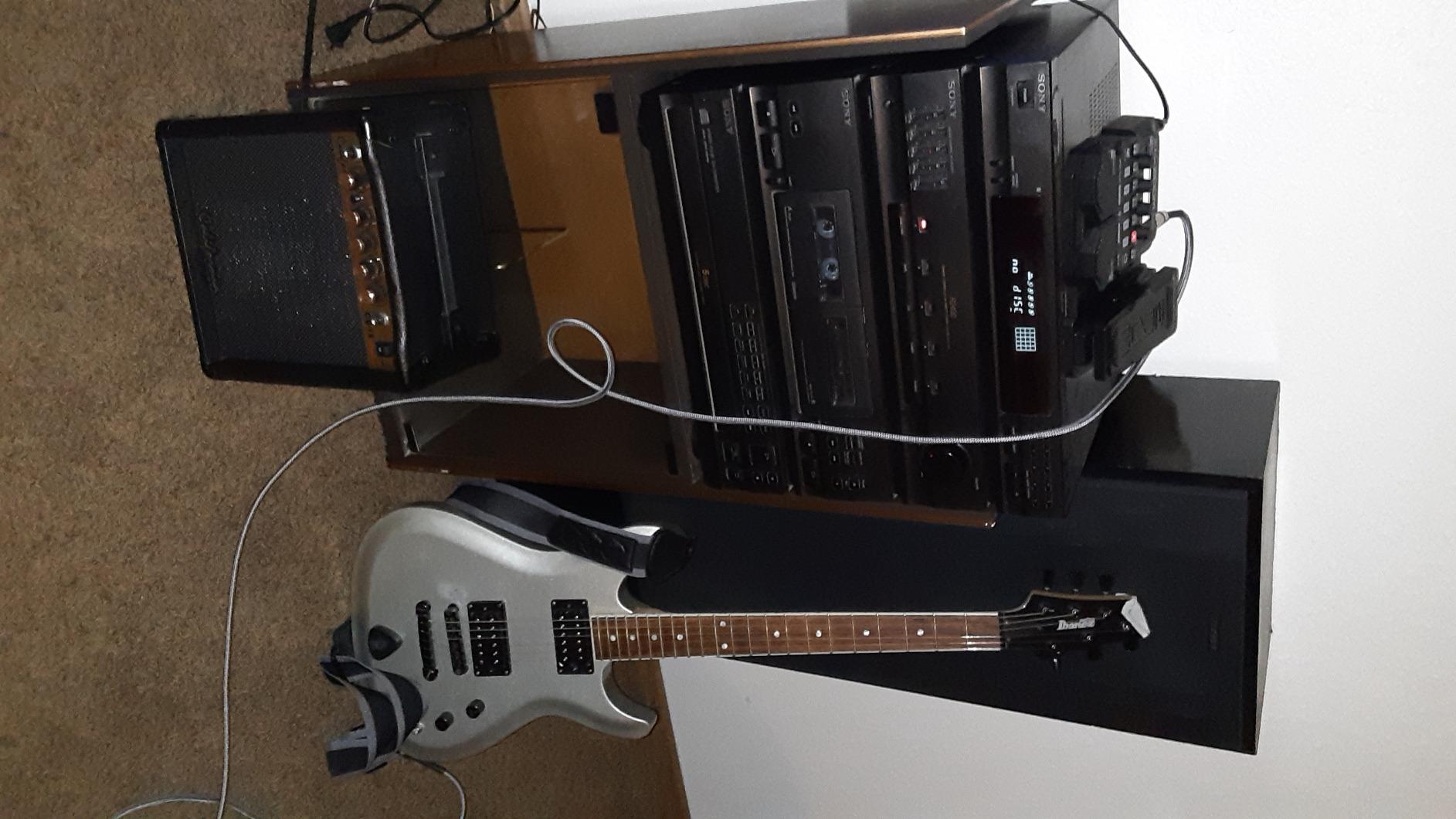 Zoom G1X Four Guitar Multi-Effects Processor with Expression Pedal | 70+ Effects, Amp Modeling, Looper, 68 Rhythm Patterns, Tuner, Battery Powered customer photo 1