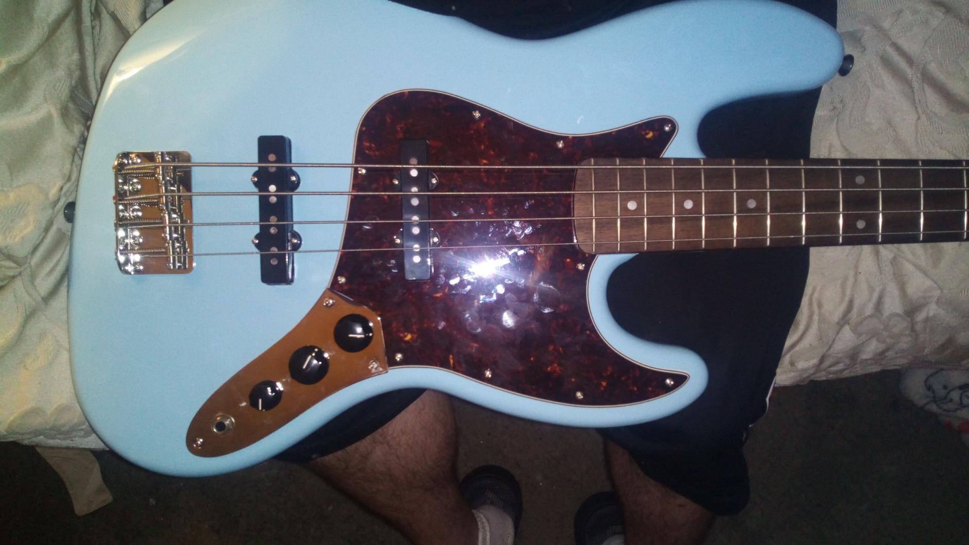 Squier Classic Vibe 60s Jazz Bass, Daphne Blue, Laurel Fingerboard customer photo 1