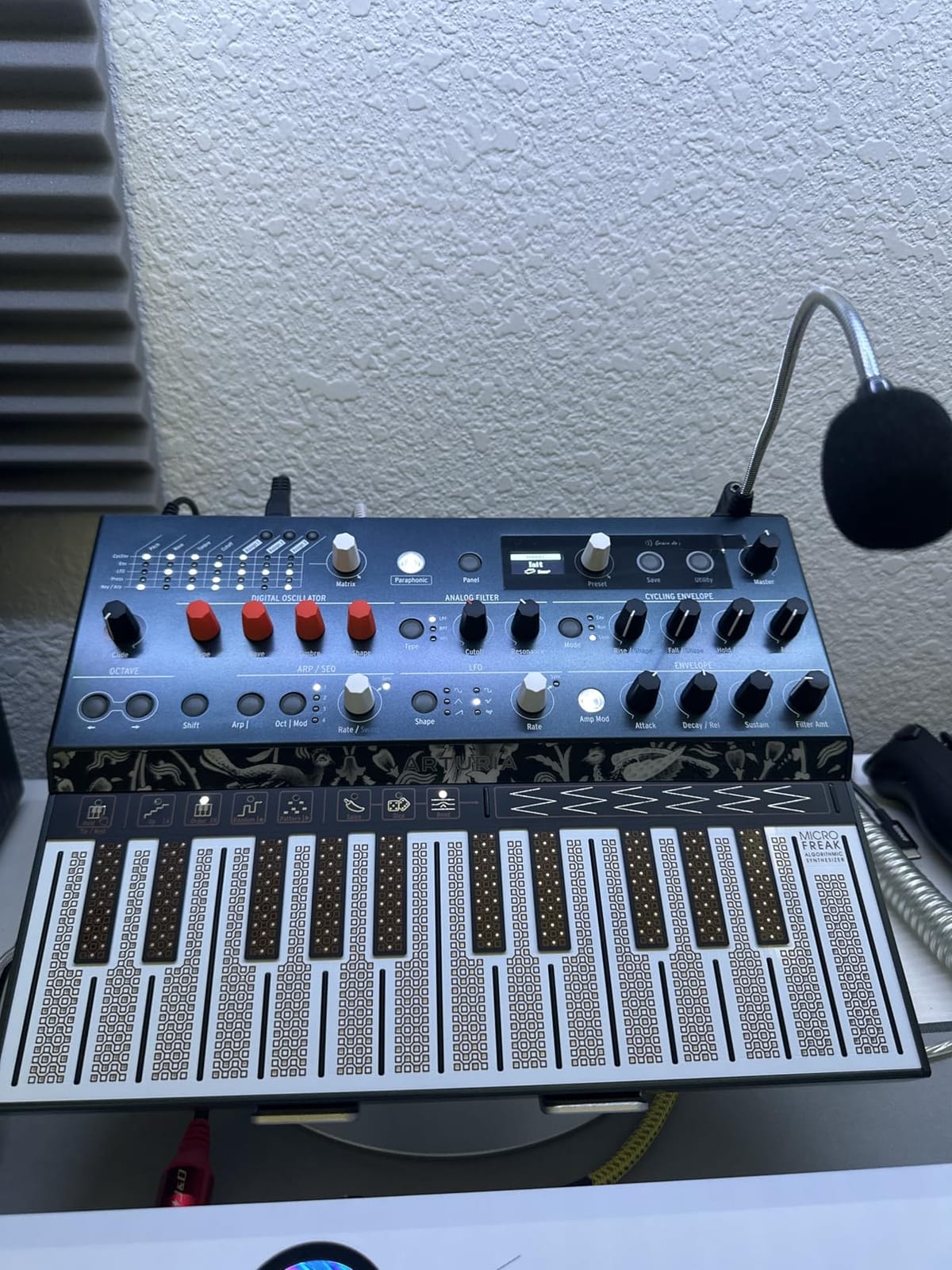 Arturia - MicroFreak Synthesizer Keyboard - 25-Key Hybrid Synth with PCB Keyboard, Wavetable & Digital Oscillators, Analog Filters | 25-Key Capacitive Touch Keyboard with Polyphonic Aftertouch, Digital Wavetable and Multi-Mode Oscillators, Analog Filter customer photo 1