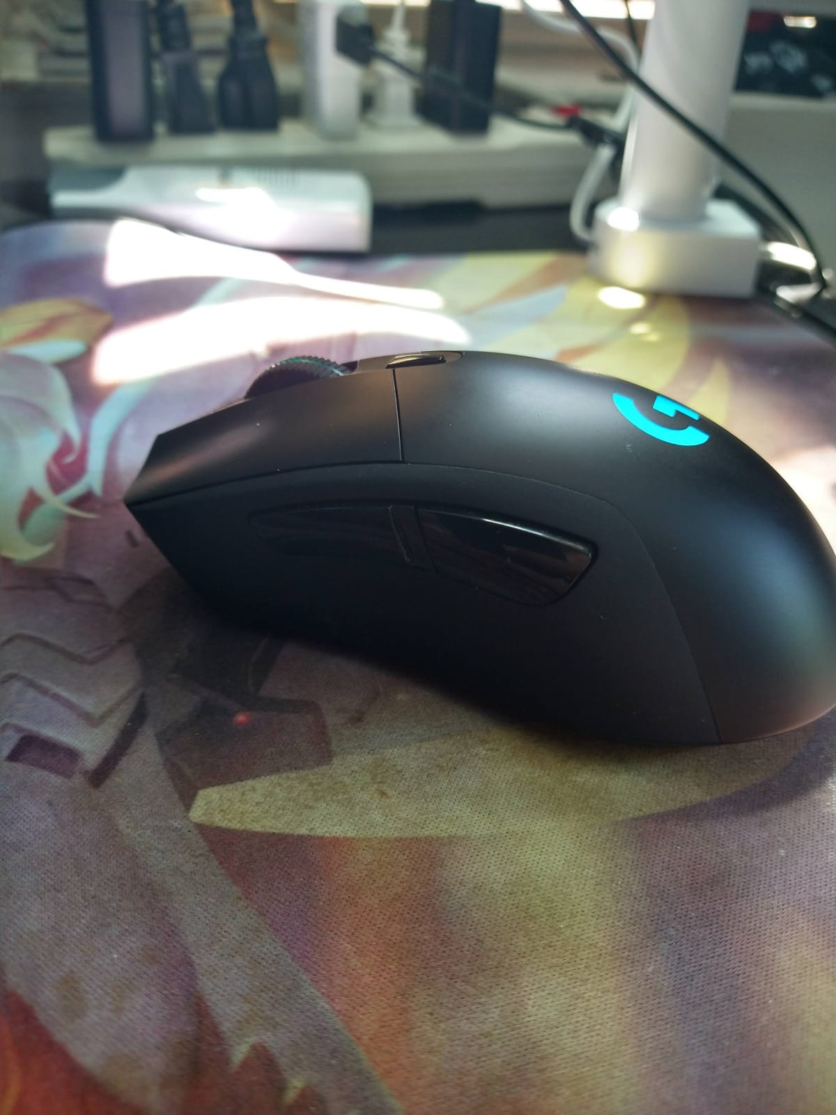 Logitech G703 Lightspeed Wireless Gaming Mouse - Black | Hero 25K Sensor, LIGHTSYNC RGB, Powerplay Compatible, 10G Optional Weight, 100-25,600 DPI, Rubber Side Grips customer photo 1