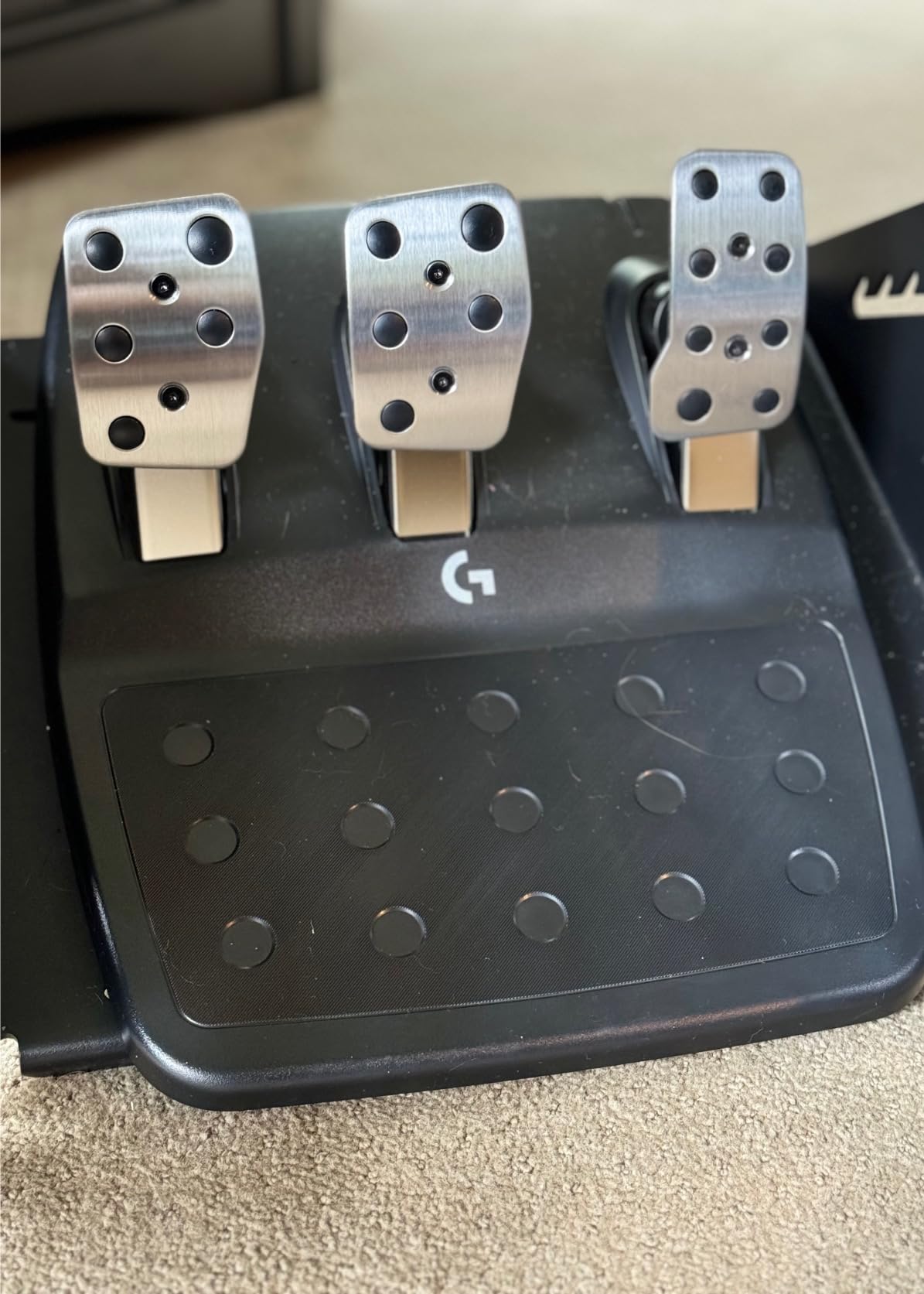 Logitech G923 Racing Wheel and Pedals for Xbox X|S, Xbox One and PC (TRUEFORCE) customer photo 1