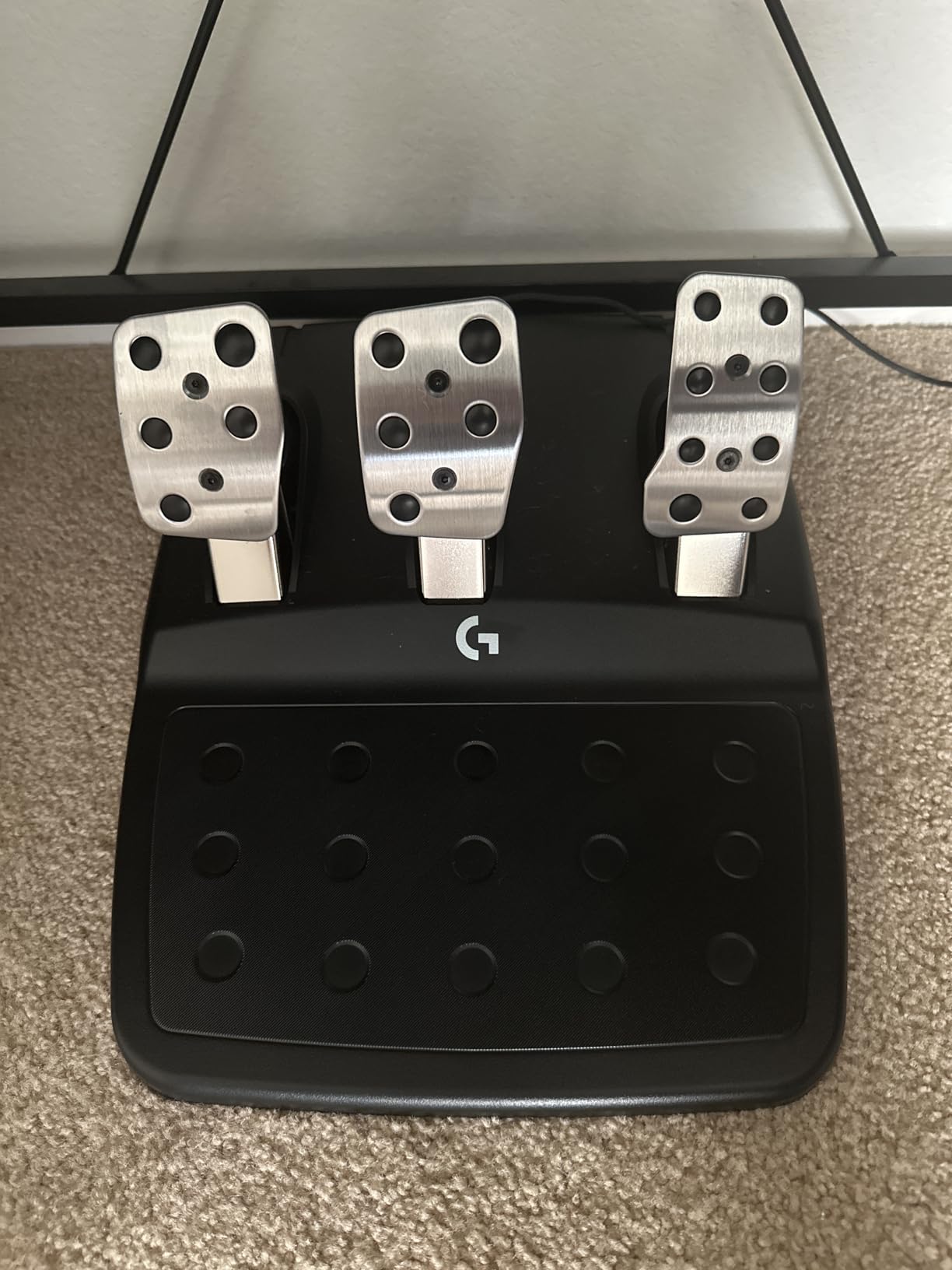 Logitech G923 Racing Wheel and Pedals for Xbox X|S, Xbox One and PC (TRUEFORCE) customer photo 2