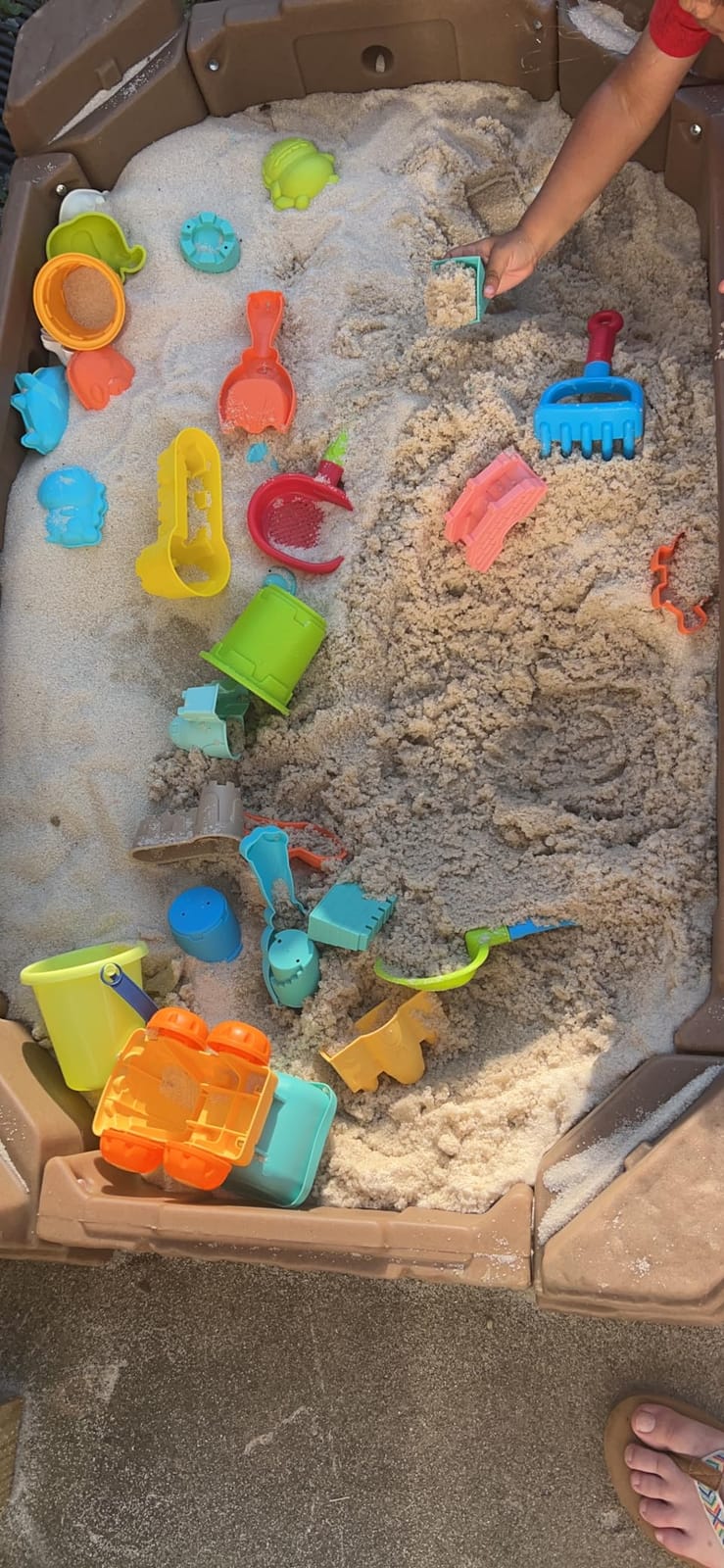 Step2 Naturally Playful Sandbox II, Kids Sand Activity Sensory Play Pit, Summer Outdoor Toys, 7 Piece Water Toy Accessories, for Toddlers 1+ Years Old customer photo 2