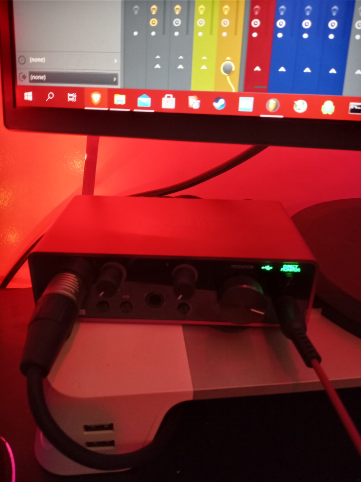 Focusrite Scarlett Solo 3rd Gen USB Audio Interface for Guitarists, Vocalists, Podcasters or Producers customer photo 1