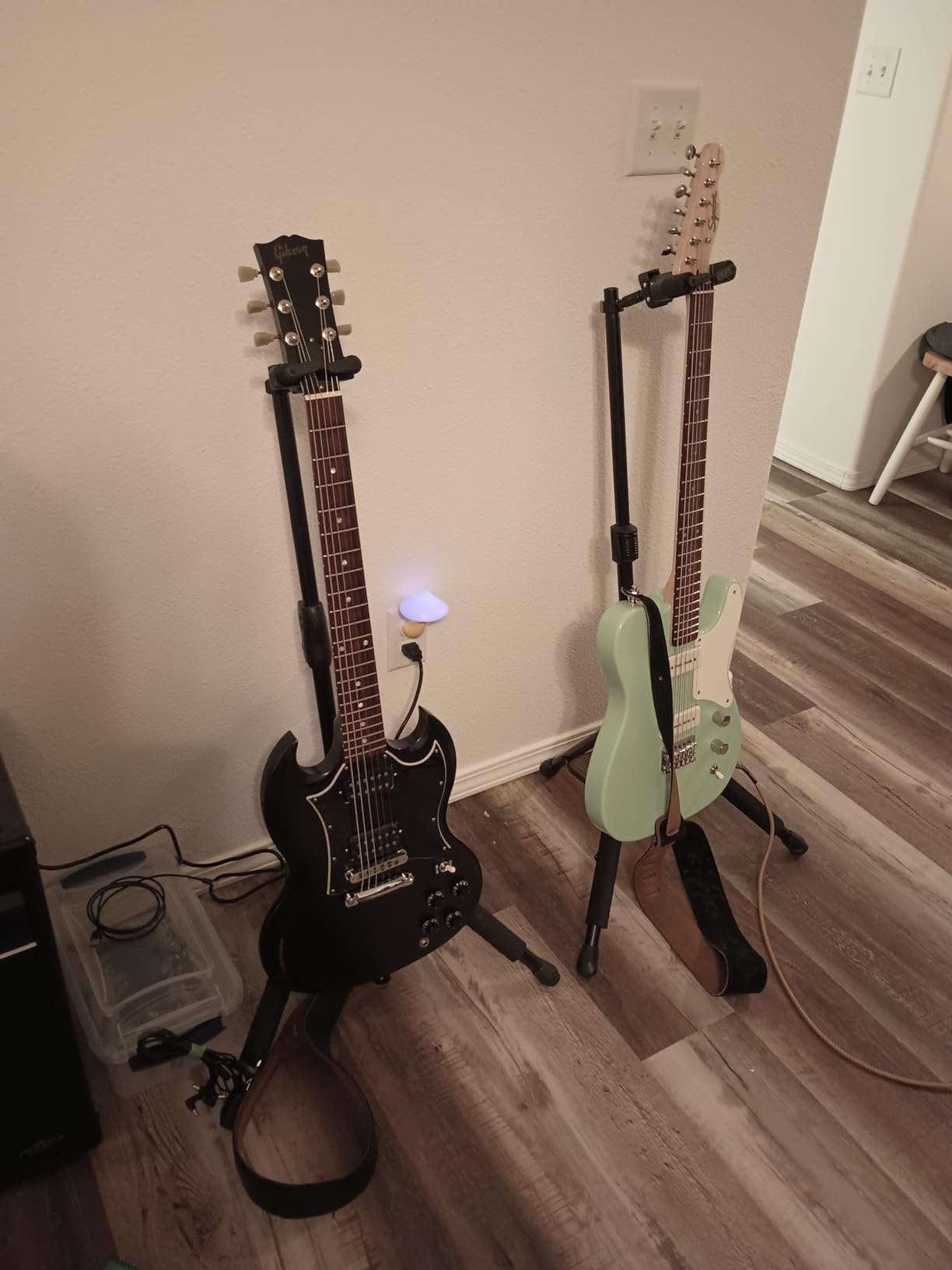 Hercules GS415BPLUS AutoGrip System Guitar Stand customer photo 2