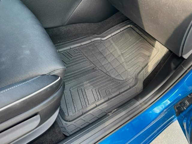 Amazon Basics 4-Piece Premium All-Season Anti-Slip Rubber Floor Mats, All Weather Protection for Cars, SUVs and Trucks, Universal Trim to Fit, Black customer photo 1