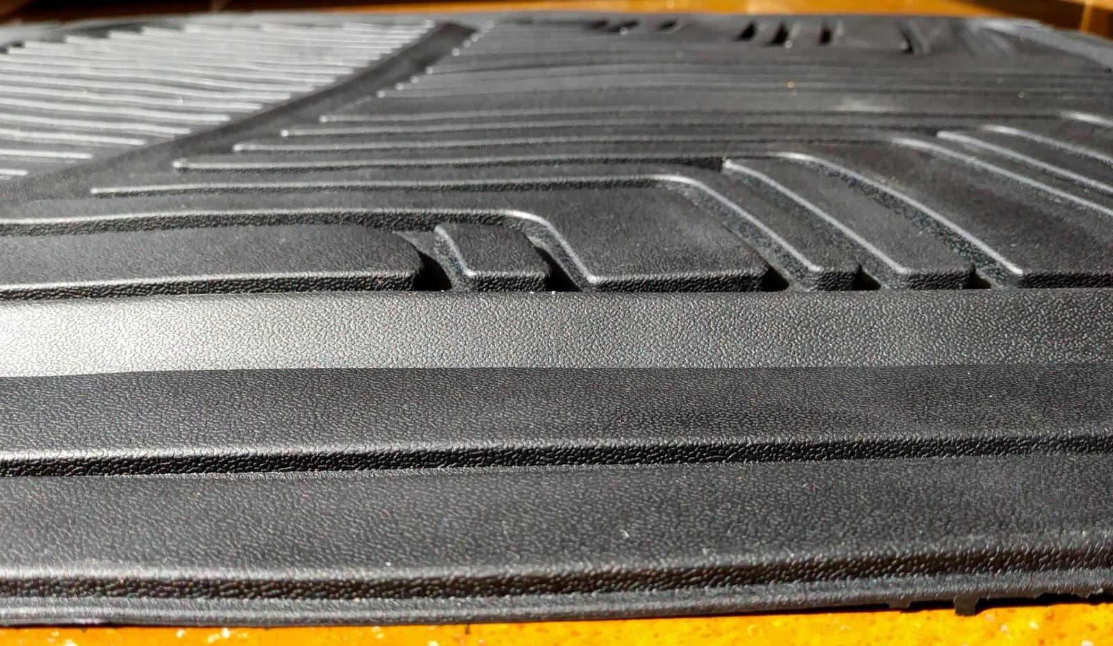 Amazon Basics 4-Piece Premium All-Season Anti-Slip Rubber Floor Mats, All Weather Protection for Cars, SUVs and Trucks, Universal Trim to Fit, Black customer photo 2