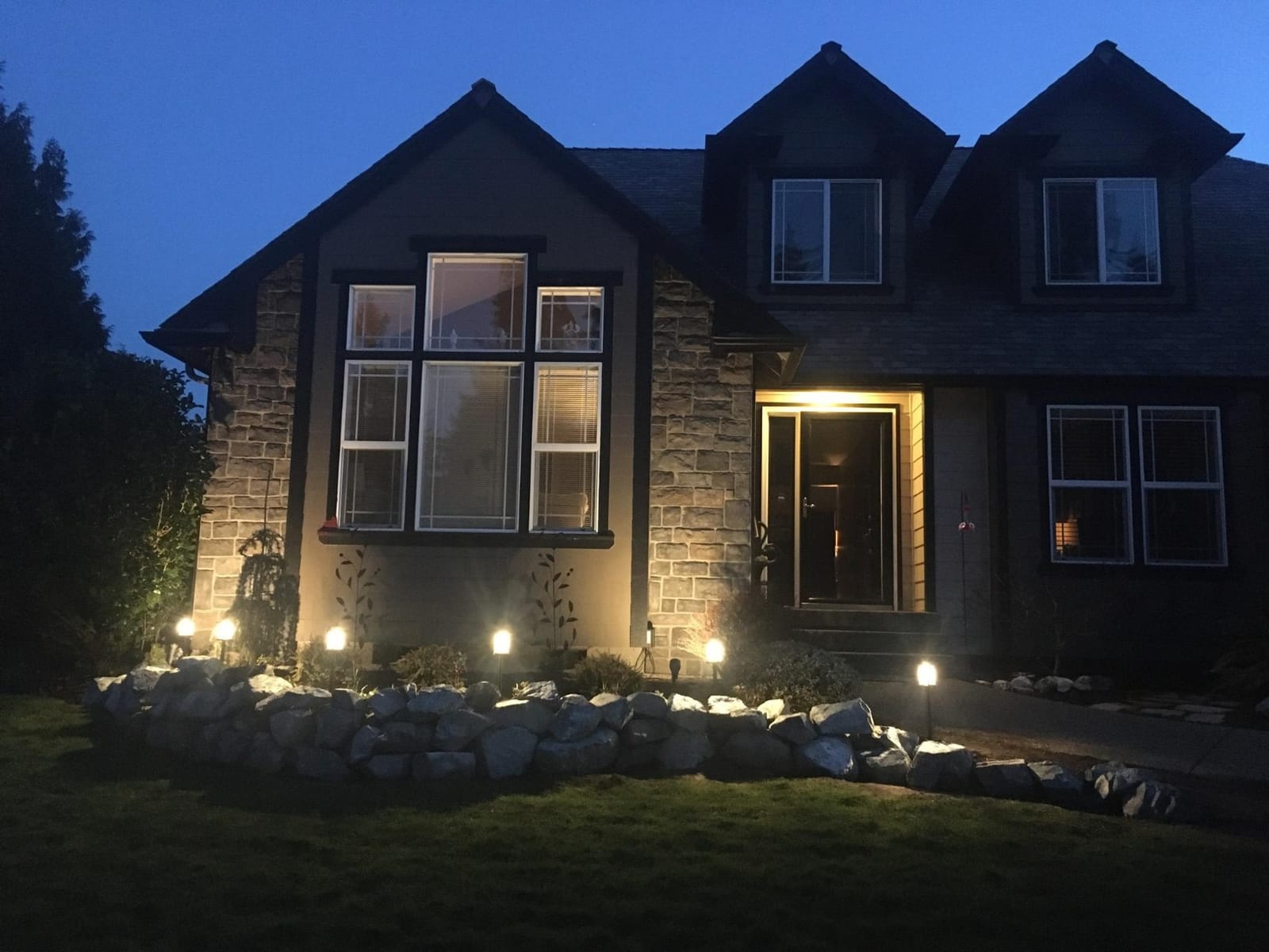 hykolity Low Voltage LED Landscape Kits, 12V-15V Pathway Flood Light Kits | 10W 390LM and 3.4W 155LM Wired for Outdoor Yard Lawn, Die-cast Aluminum, 50W and 30W Equivalent, 8 Pack customer photo 2