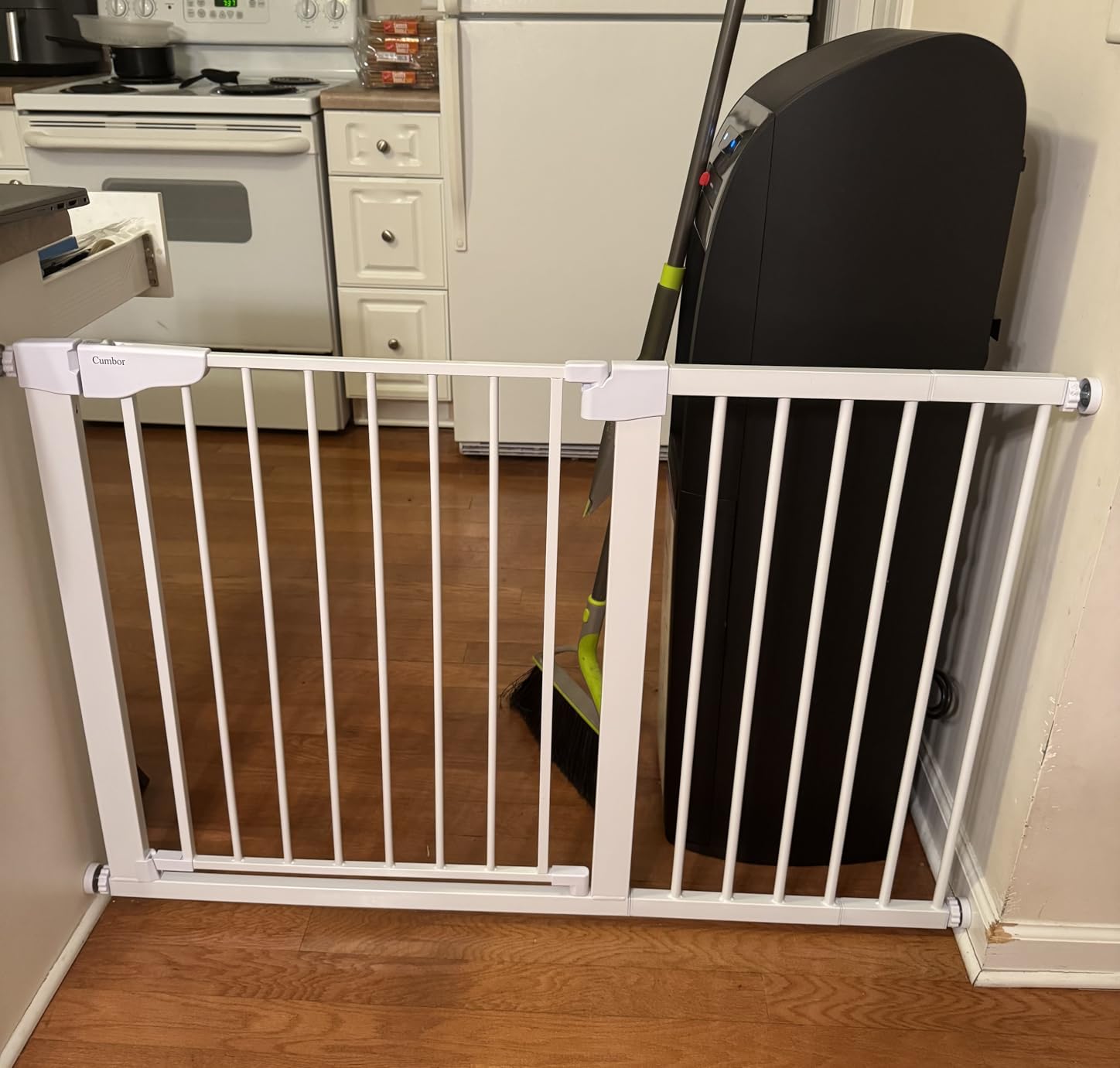 Cumbor 30-40.6 in Baby Gate for Stairs and Doorways, Dog Gate Indoor White | Mom's Choice Awards Winner, Auto Close, Double Lock, Safety Child Gate for Toddlers & Pets, Pressure or Hardware Mounted customer photo 1