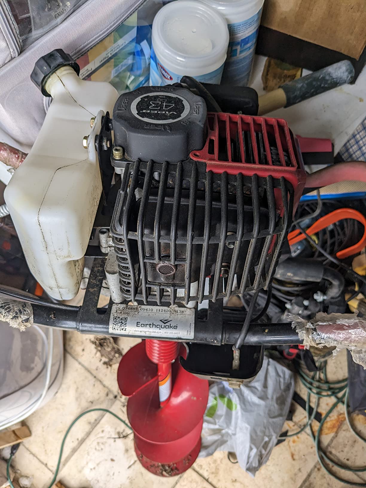 Earthquake E43 1-Person Earth Auger Powerhead, 43cc 2-Cycle Viper Engine, 30:1 Transmission, 5 Year Limited Warranty, Red or Black Auger Bit customer photo 1