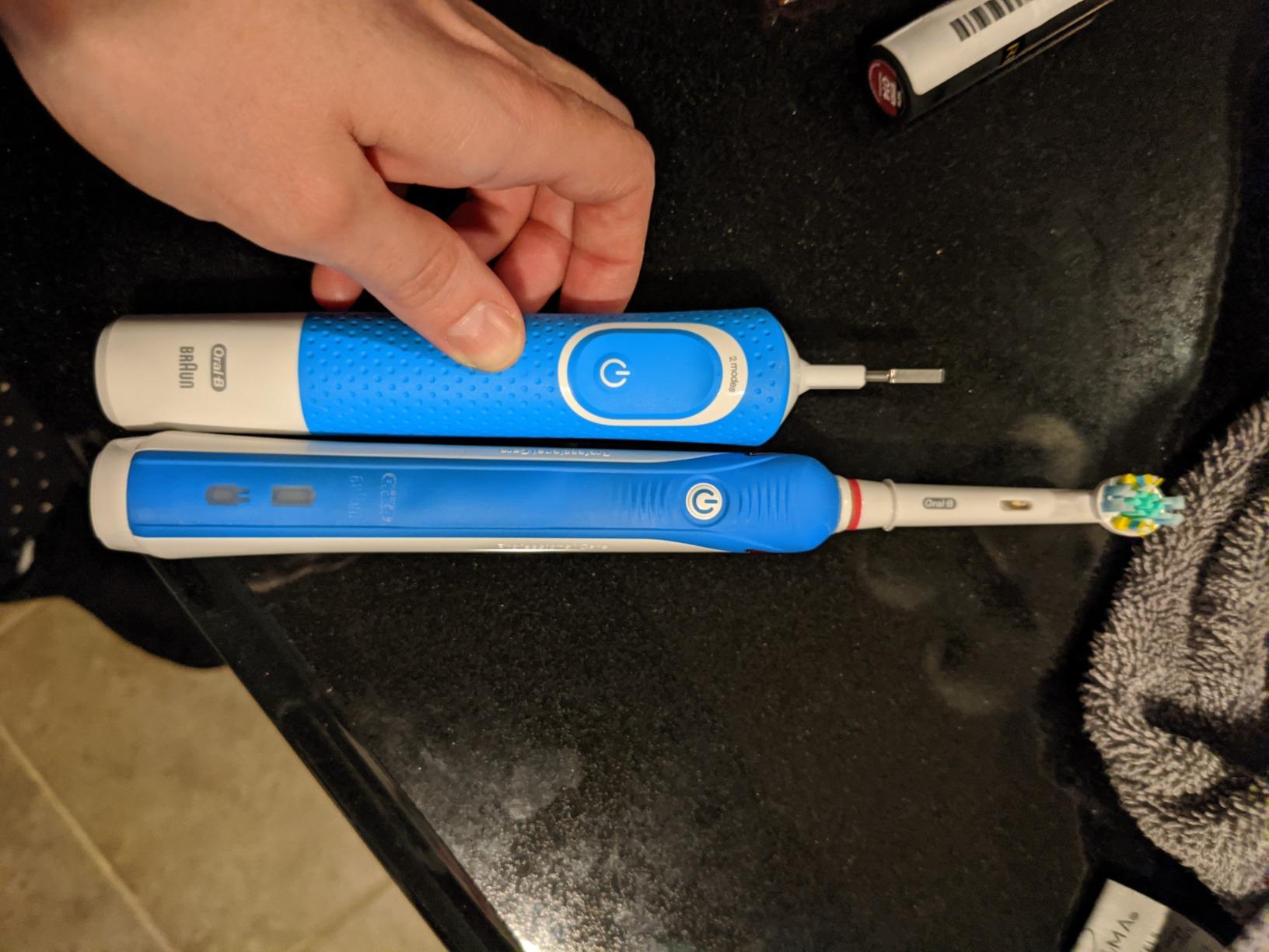 Oral-B Kids Electric Toothbrush Featuring Disney's Frozen for Kids 3+ customer photo 1