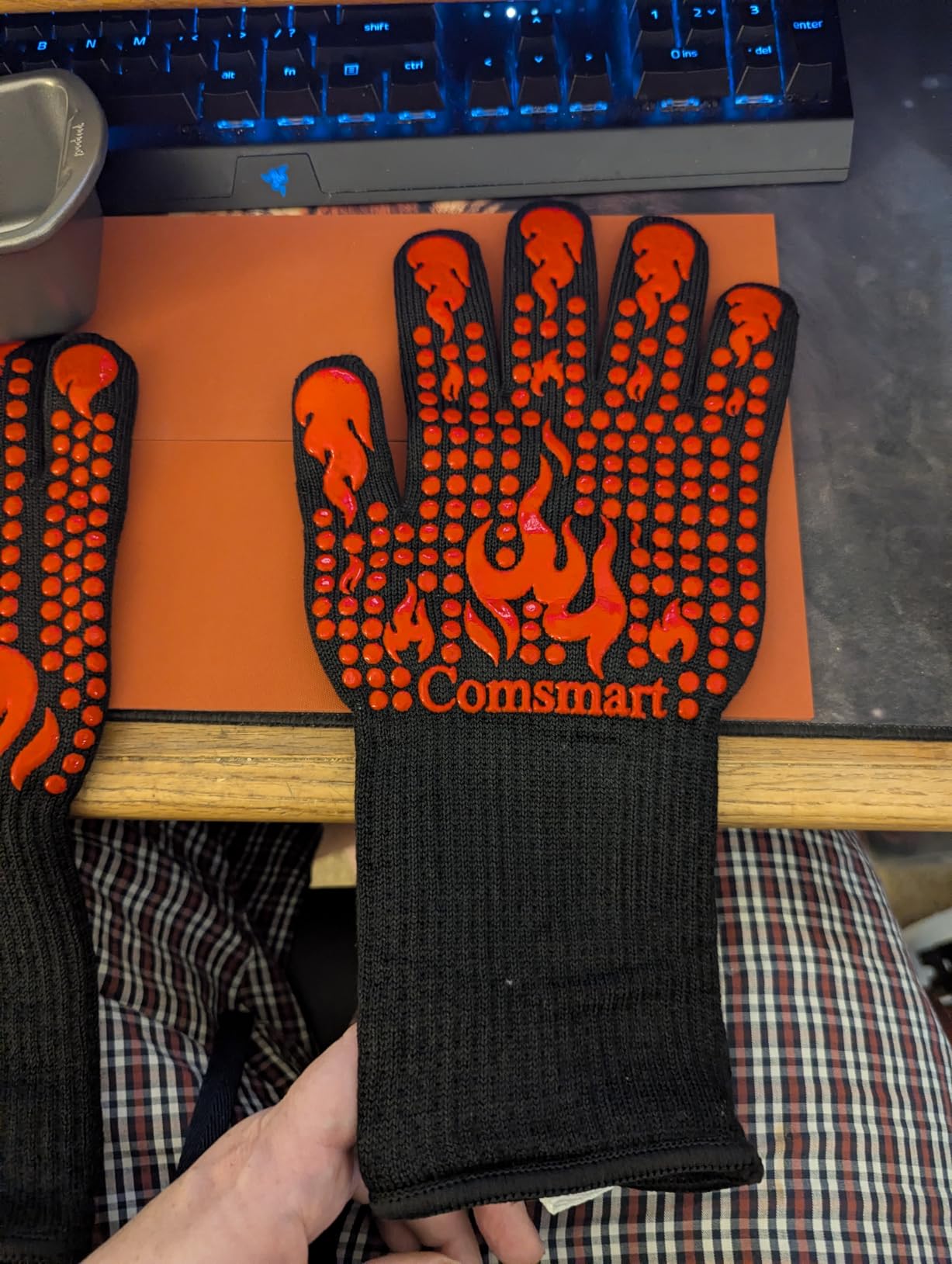 Comsmart BBQ Gloves, 1472 Degree F Heat Resistant Grilling Gloves Silicone Non-Slip Oven Gloves Long Kitchen Gloves for Barbecue, Cooking, Baking, Cutting customer photo 1