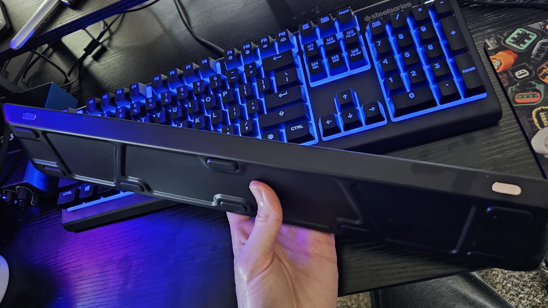 SteelSeries Apex 3 RGB Gaming Keyboard - 10-Zone RGB Illumination - IP32 Water Resistant - Premium Magnetic Wrist Rest (Whisper Quiet Gaming Switch) customer photo 1