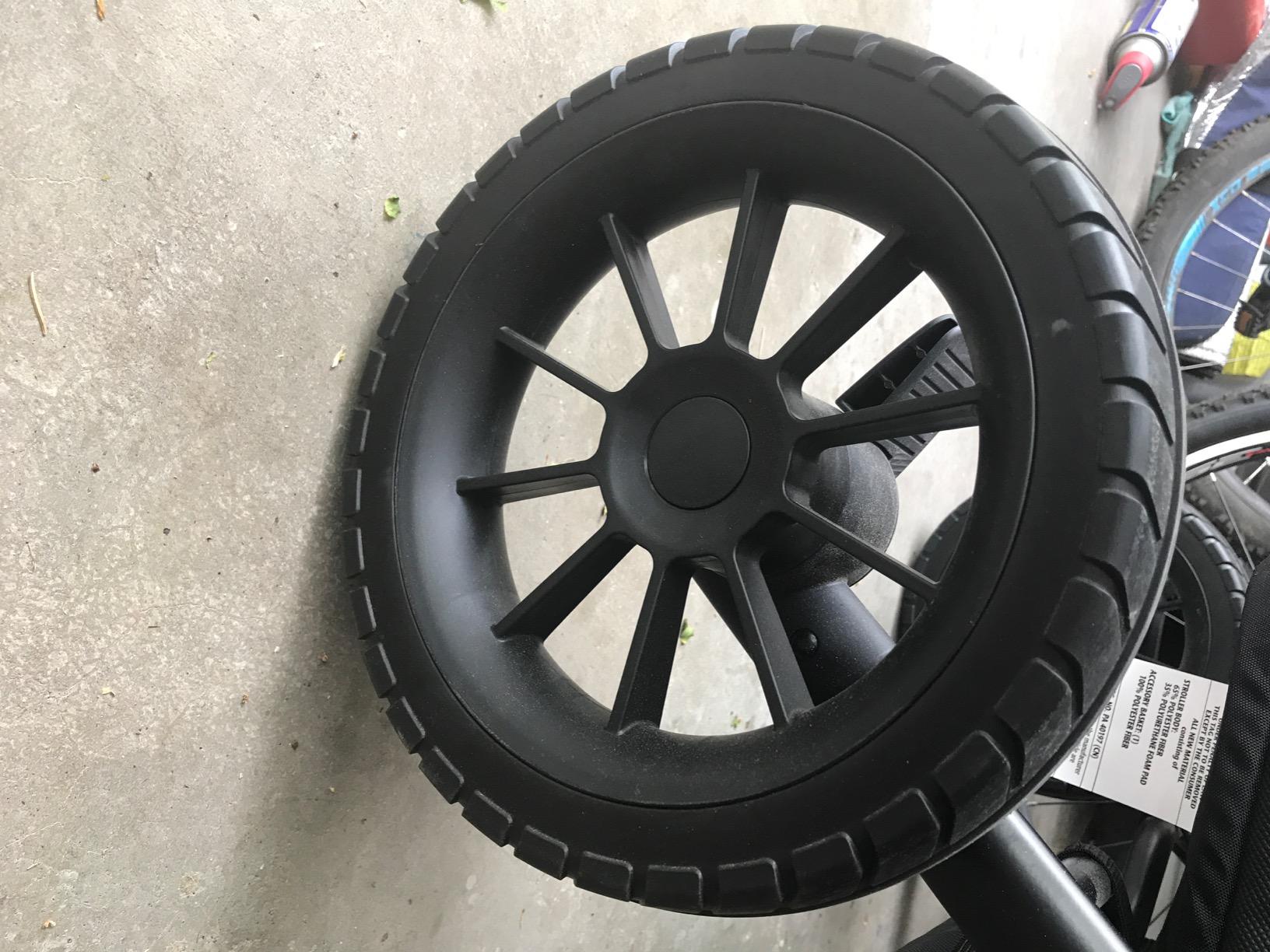 Evenflo Pivot Xplore All-Terrain Stroller Wagon (Wayfarer Black) customer photo 2