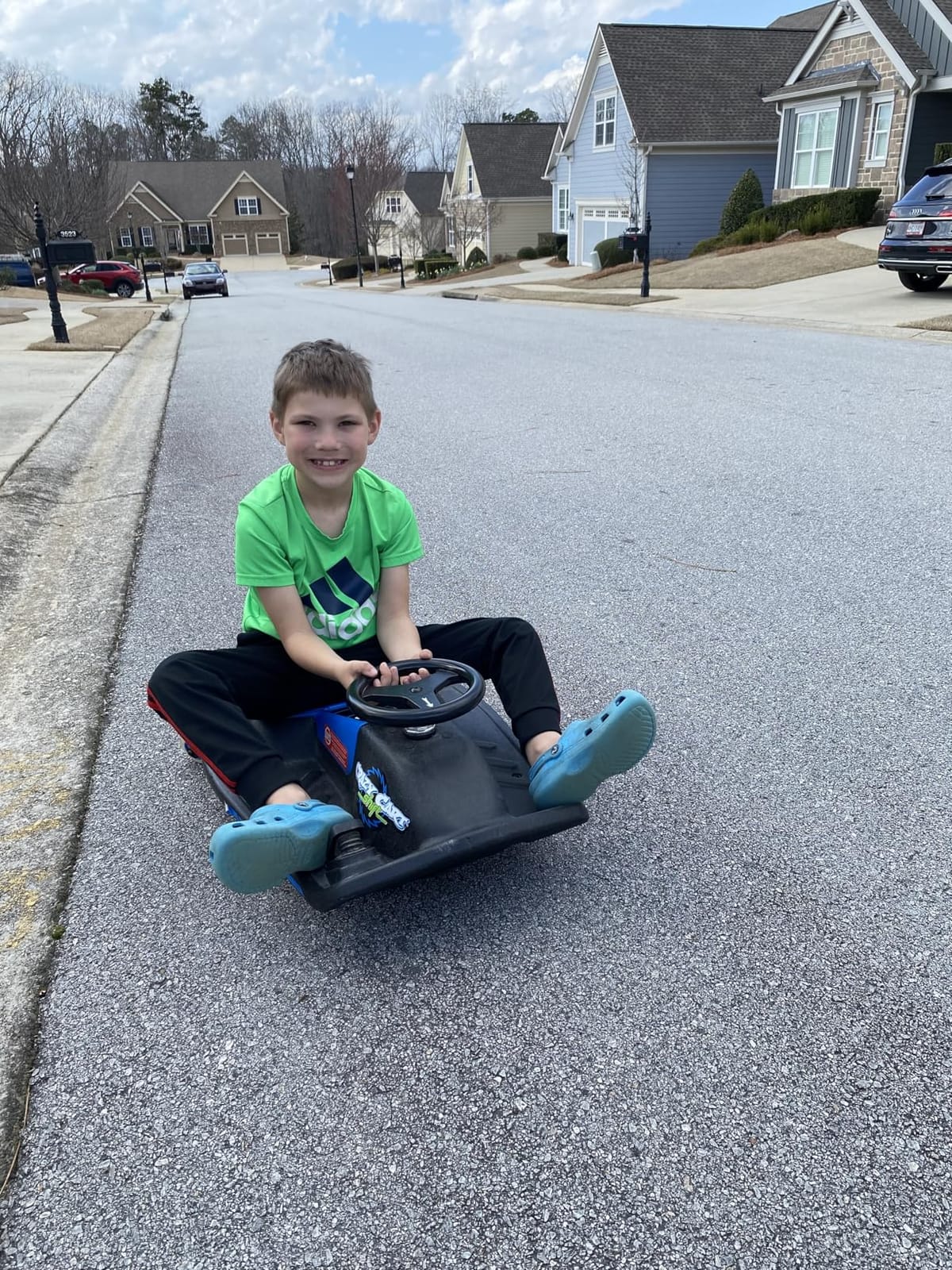 Razor Crazy Cart Shift Electric Go Kart for Kids Ages 6+ - 12V Drifting System, High/Low Speed Switch, Simplified Drifting, Riders up to 120 lbs, Black/Blue | Iconic Wheeled Ride-On For Kids Age 6+ | Automated for New Drivers | 90W/12V Motor | Up To 8 MPH, 40 Mins; 120 Lbs customer photo 1