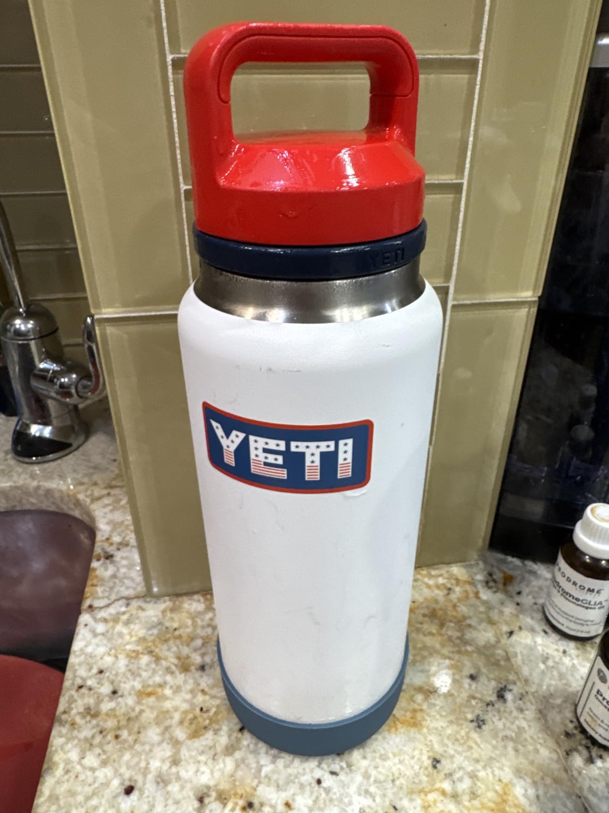 YETI Rambler 36 oz Bottle, Vacuum Insulated, Leakproof, Stainless Steel with Chug Cap customer photo 2