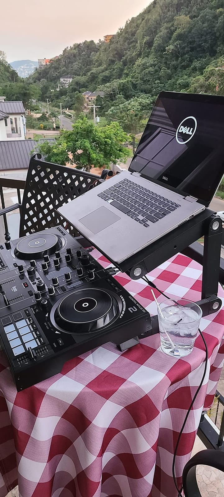 Hercules DJControl Inpulse 500: 2-deck USB DJ controller for Serato DJ and DJUCED customer photo 1
