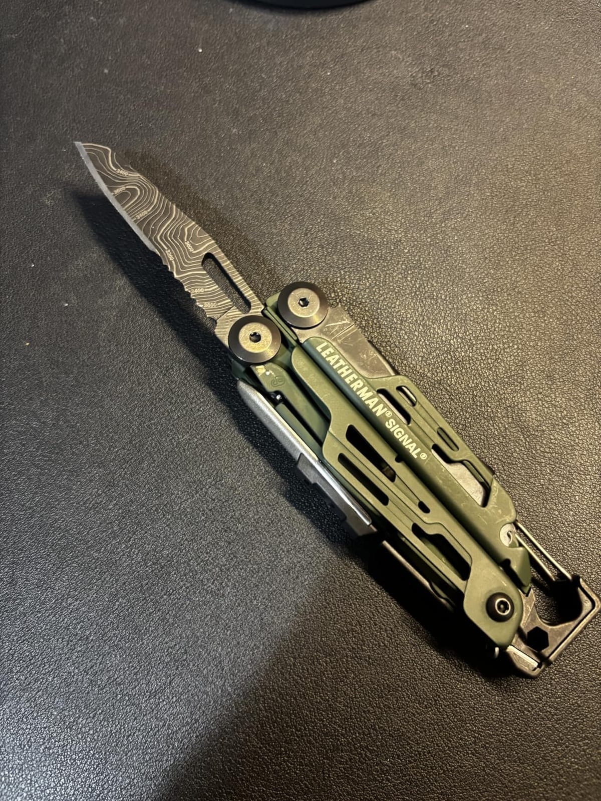 LEATHERMAN Signal 19-in-1 Multi-Tool, Ferrocerium Fire Starter, Emergency Whistle & Diamond Sharpener customer photo 2