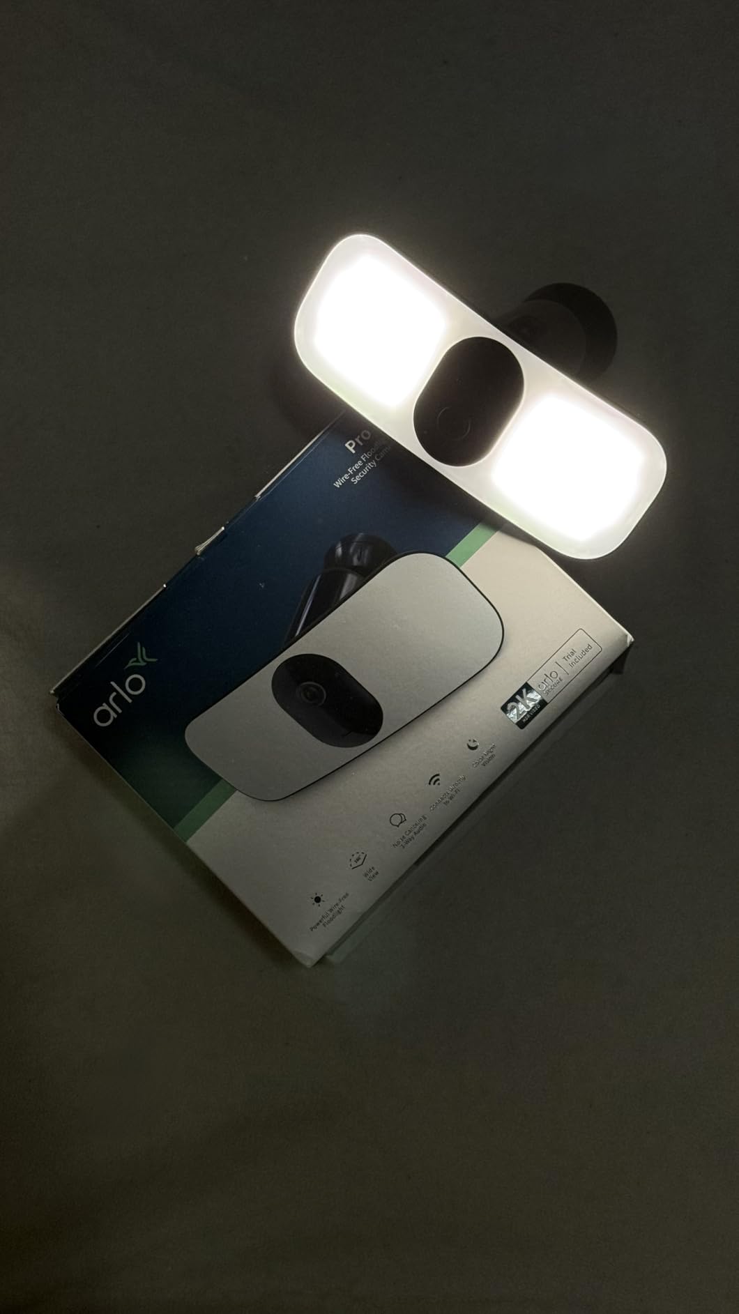 Arlo Wireless Floodlight Security Camera 2K HDR - 1-Cam customer photo 2