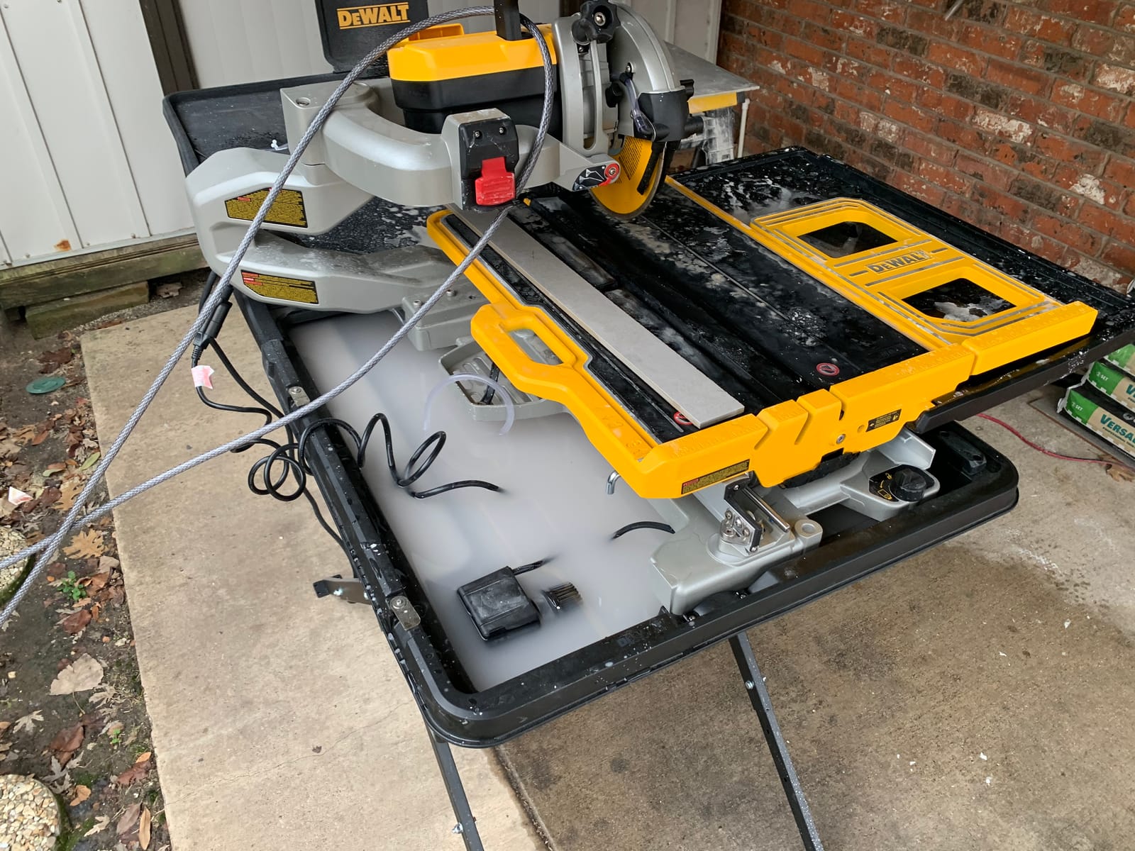 DEWALT Wet Tile Saw with Stand, 10 Inch, 15-Amp, 1,220 MWO, Corded (D36000S) customer photo 2