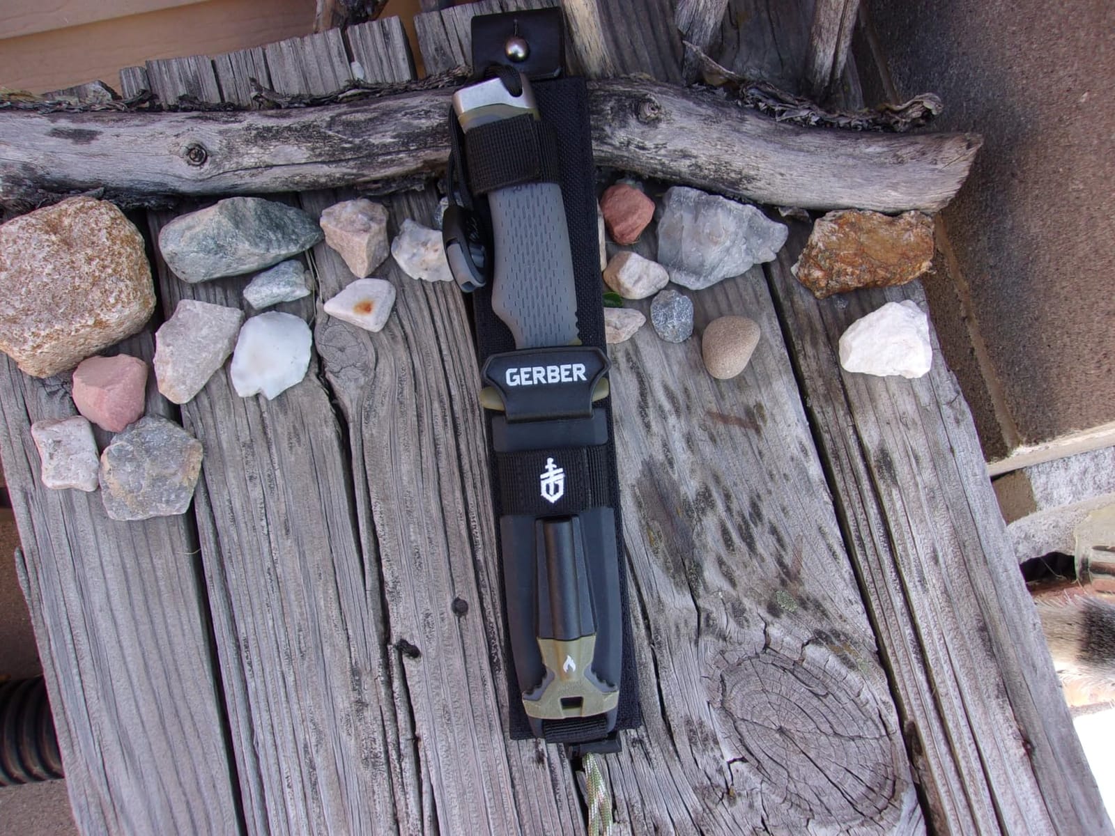 Gerber Ultimate Fixed Blade Knife w/Sheath, Knife Sharpener, Ferro Rod - Bushcraft & Hunting Knife, Combo Edge Blade, Whistle, Fire Starter customer photo 2