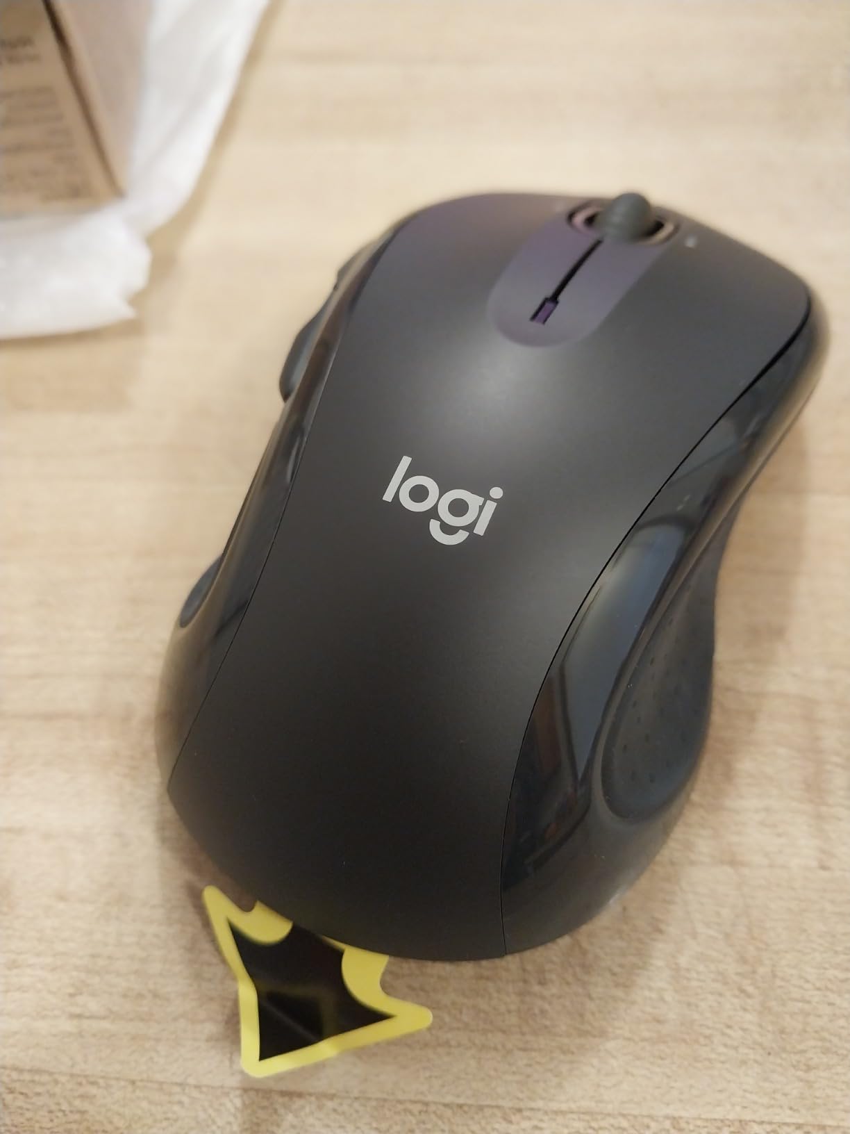 Logitech M510 Full Size Ambidextrous 2.4 GHz Wireless Mouse customer photo 1
