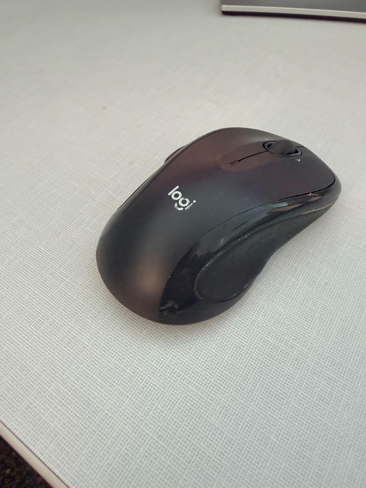 Logitech M510 Full Size Ambidextrous 2.4 GHz Wireless Mouse customer photo 2